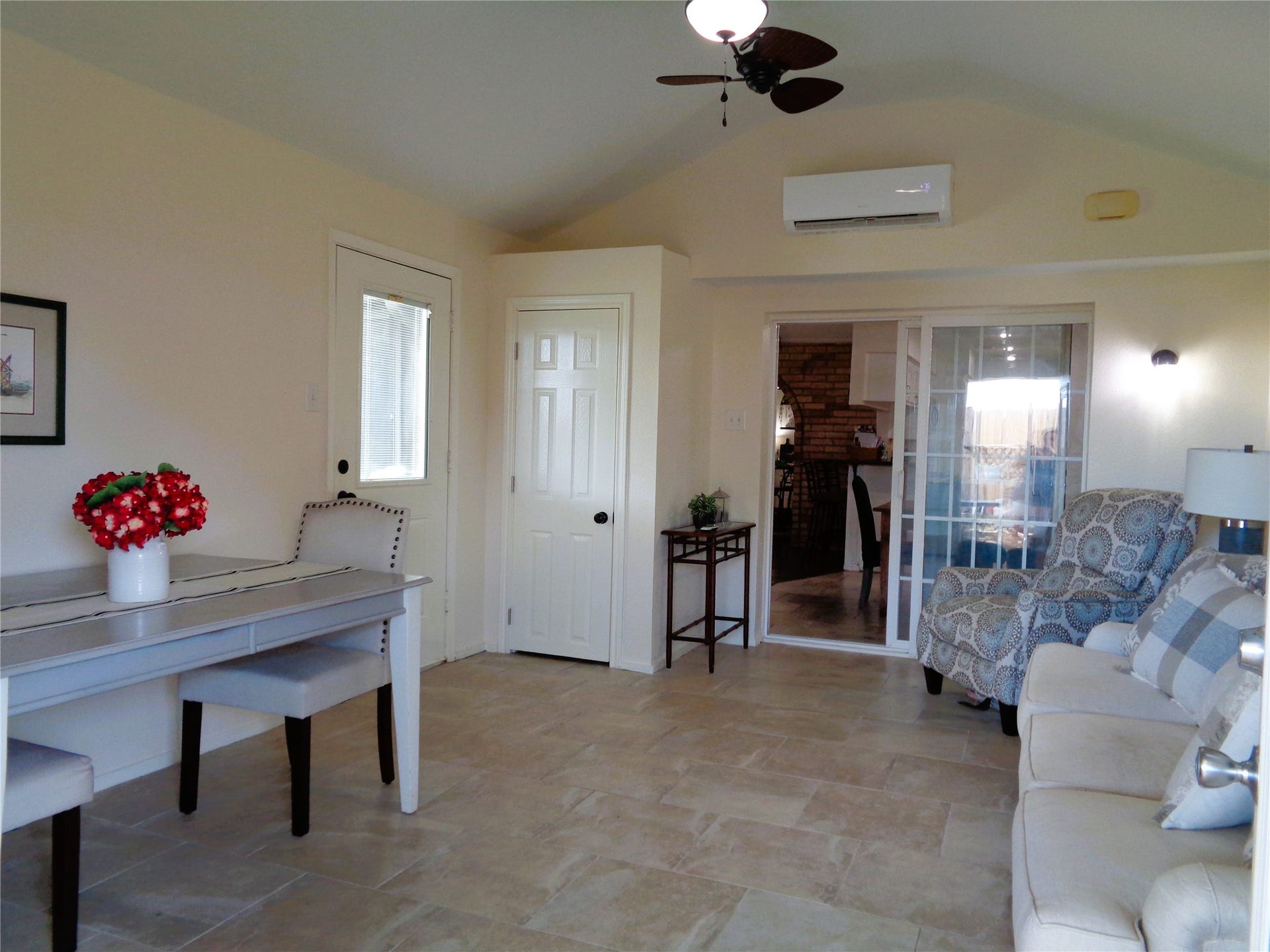 2502 20th Street N, Texas City, TX 77590 Bonus Room complete with closet and a ductless mini split for cooling and heating.