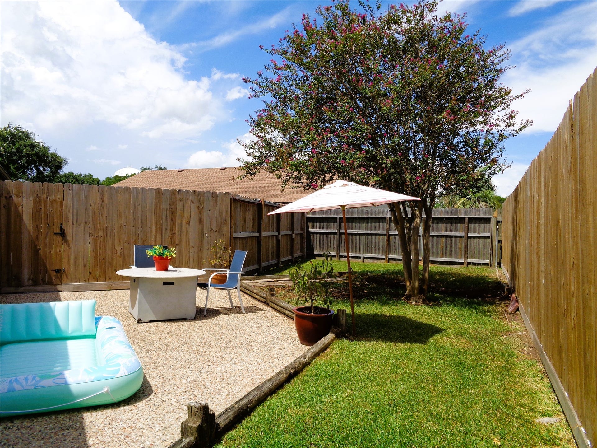 2502 20th Street N, Texas City, TX 77590 Fenced section off the north side of the covered paito.