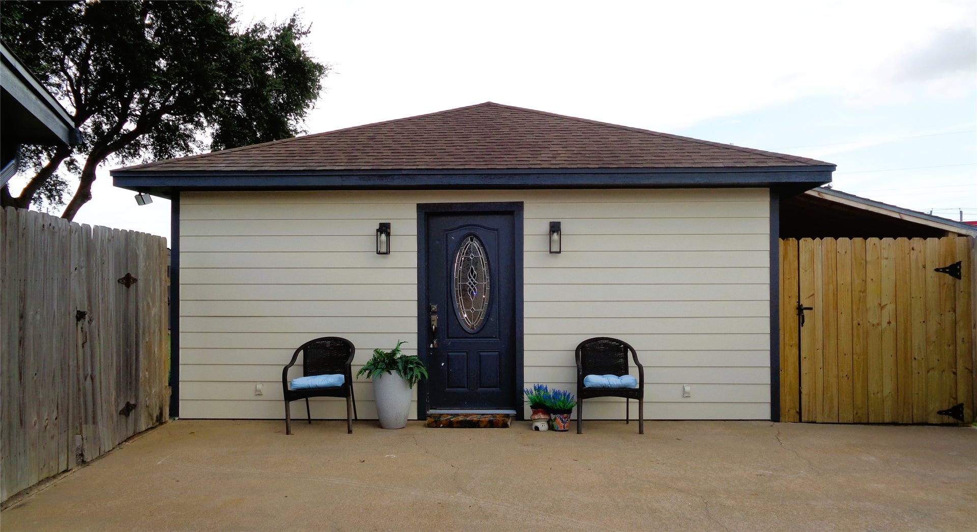 2502 20th Street N, Texas City, TX 77590 ADU has 2 entrances, separate from the main house. This reflects the entrance from the driveway. It also has a sliding glass door on the east side viewing the back yard.