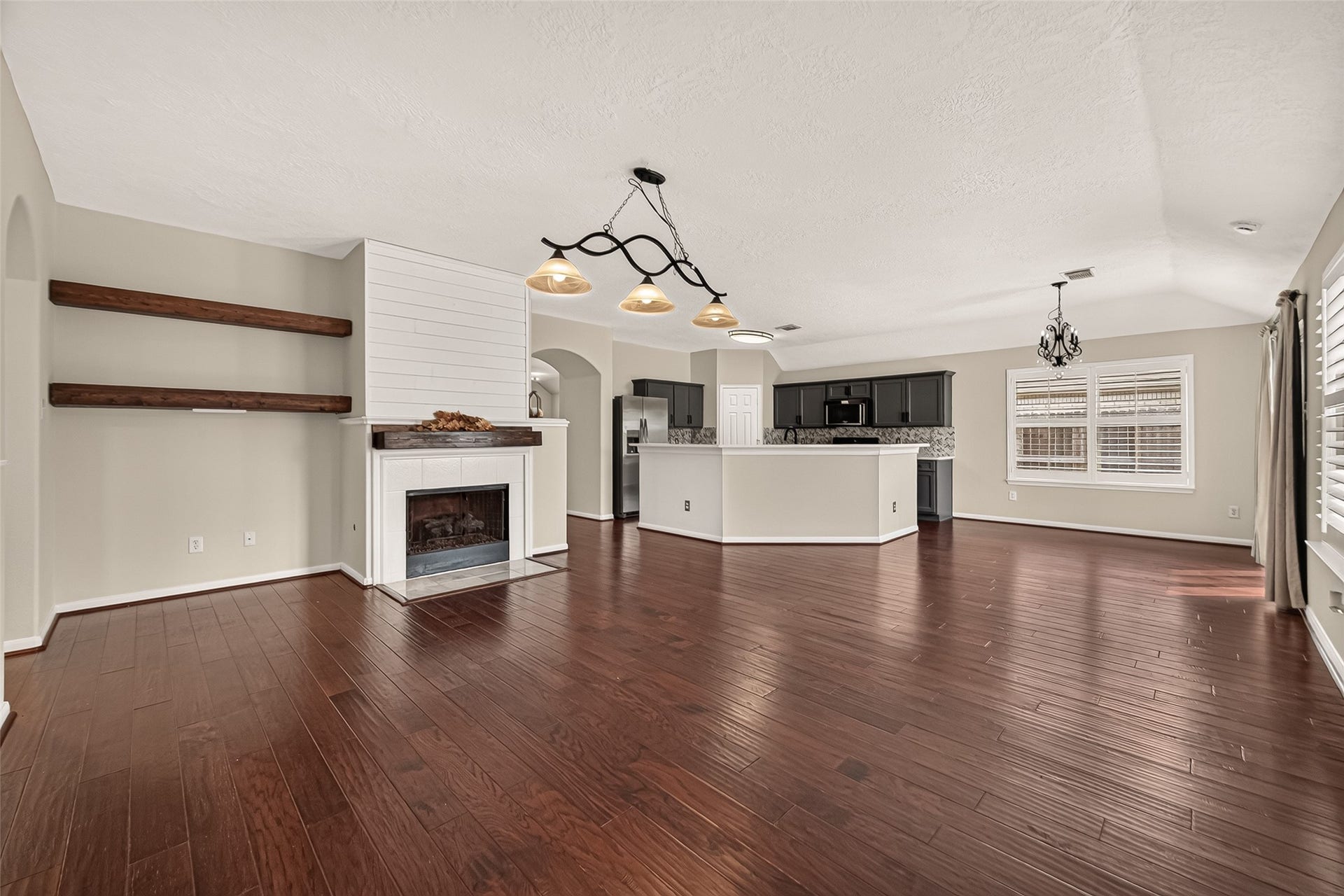 4926 Quiet Canyon Drive, Friendswood, TX 77546 4926 Quiet Canyon Drive, Friendswood, TX 77546