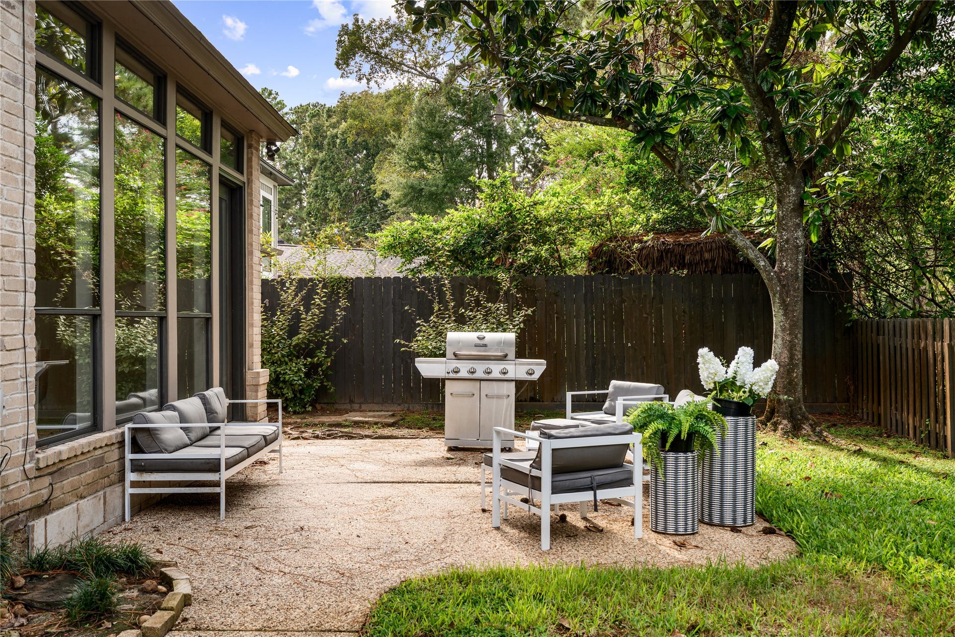 4719 Breezy Point Drive, Houston, TX 77345 An inviting outdoor sitting area perfect for grilling, relaxing, and gathering with friends, conveniently located just steps from the kitchen and home office.