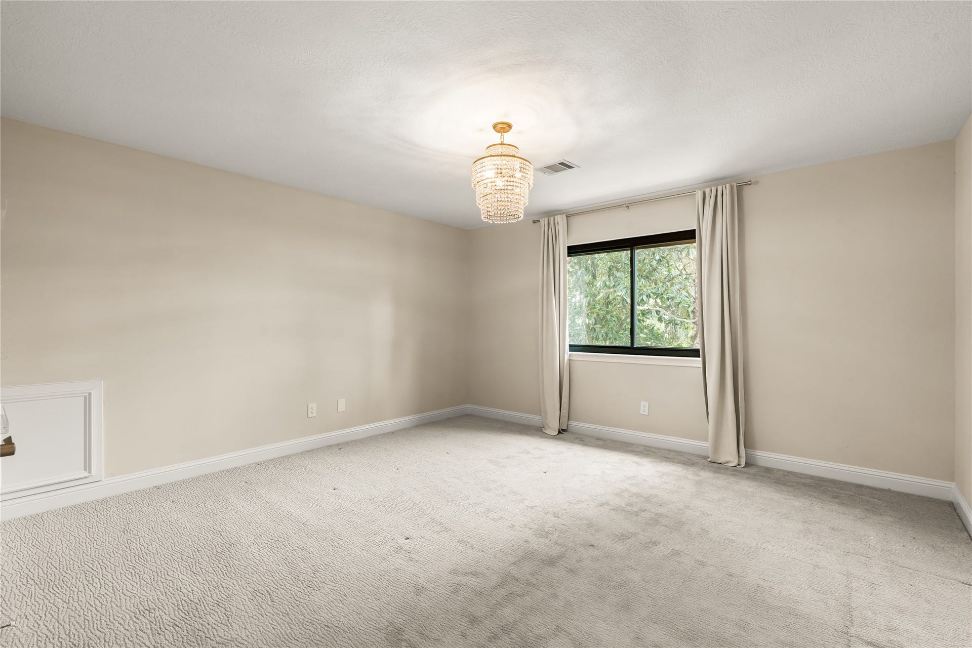 4719 Breezy Point Drive, Houston, TX 77345 This inviting secondary bedroom offers generous proportions, soft natural light, and a serene neutral palette ready to complement a variety of styles.