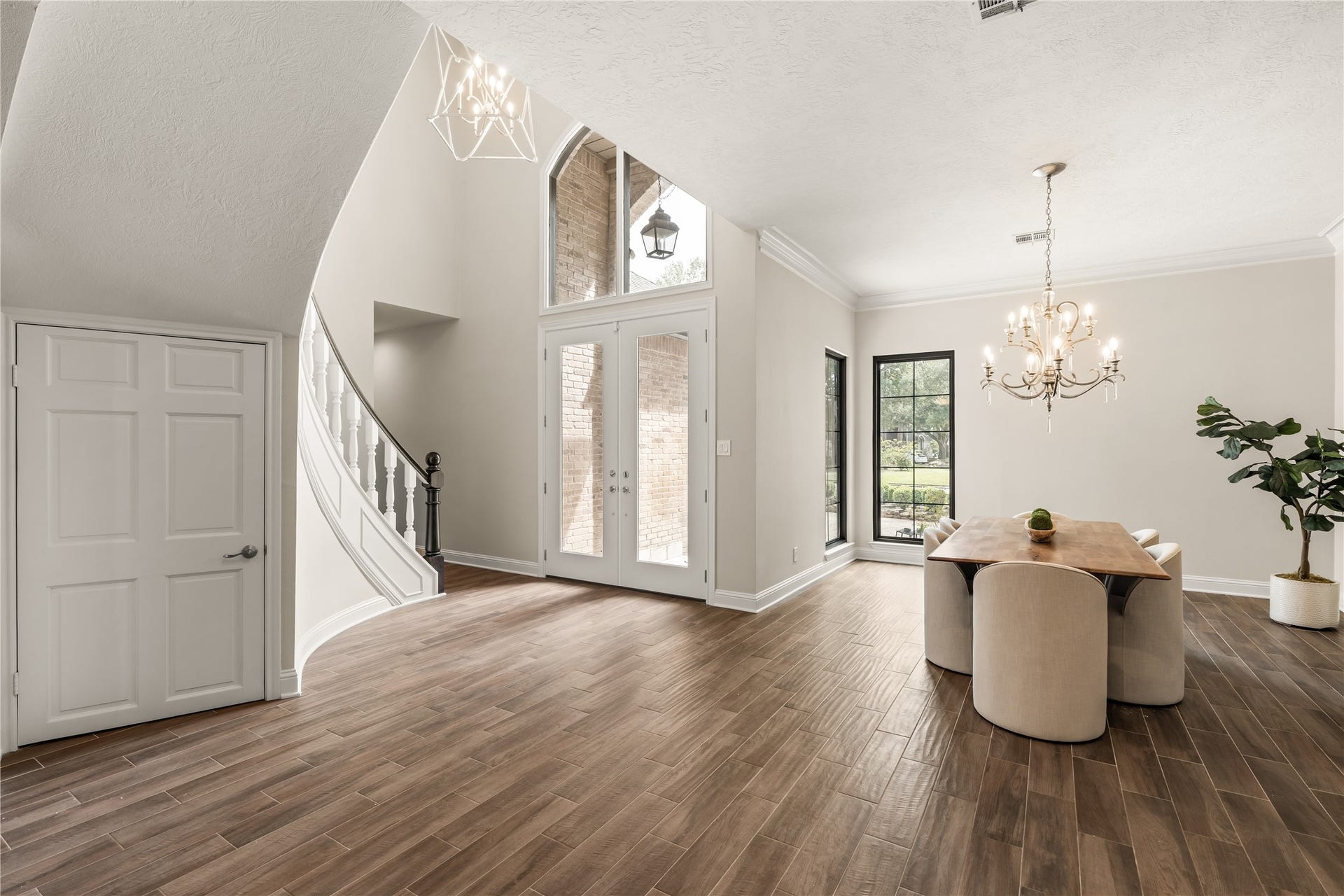 4719 Breezy Point Drive, Houston, TX 77345 The renovated first floor welcomes you with soaring ceilings, graceful architectural details, and an elegant dining space filled with natural light.