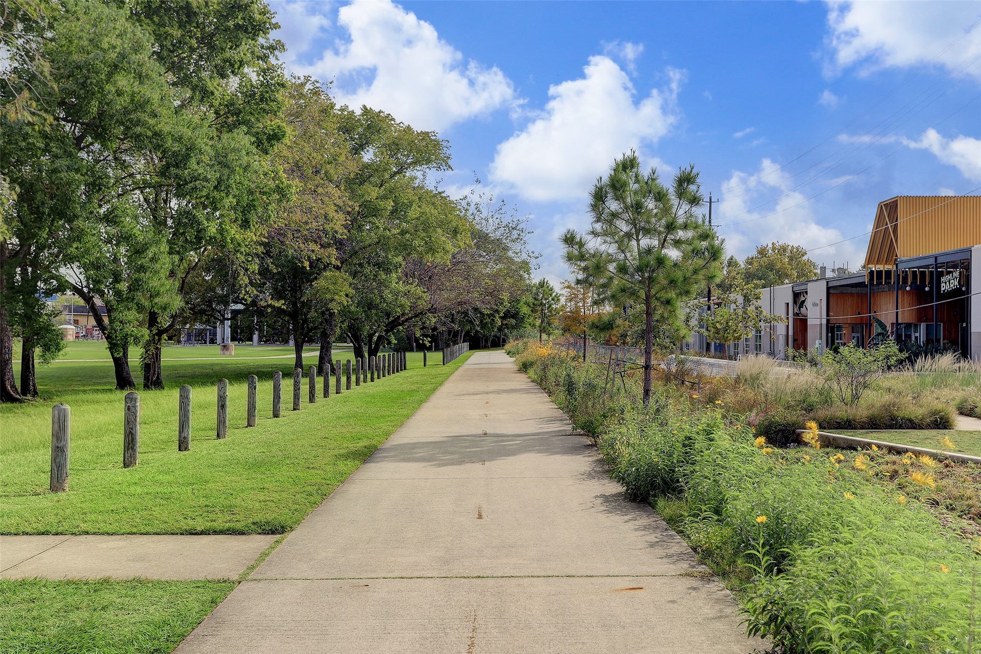 Just blocks away,tThe MKT trail crosses Heights Blvd.  You can walk or ride to an array of shops and restaurants as well as a quick ride into downtown.