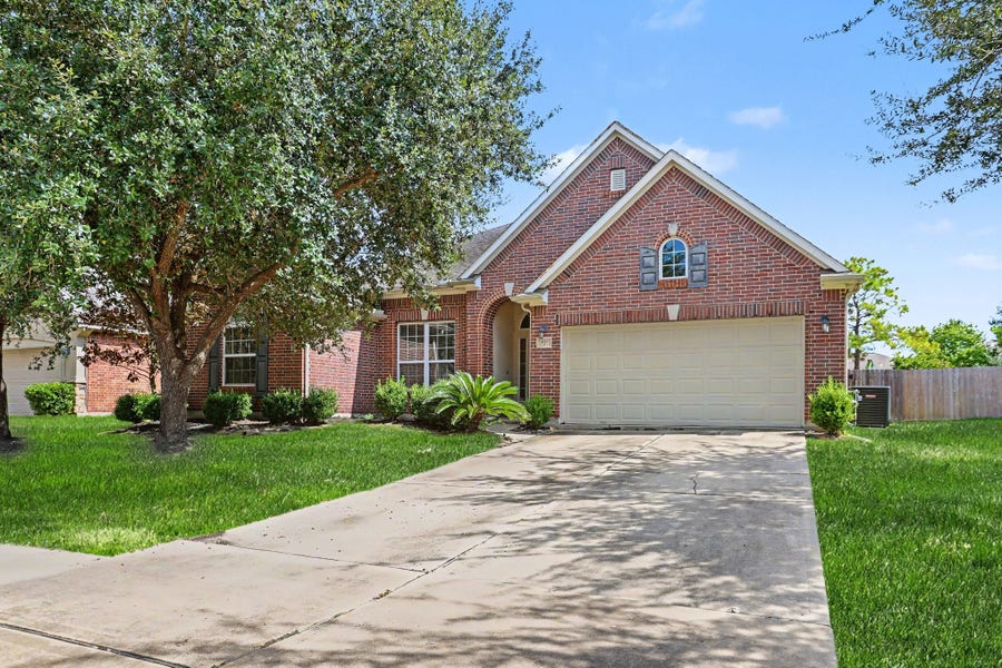 Property photo for 2713 Autumn Falls Drive, Pearland, TX