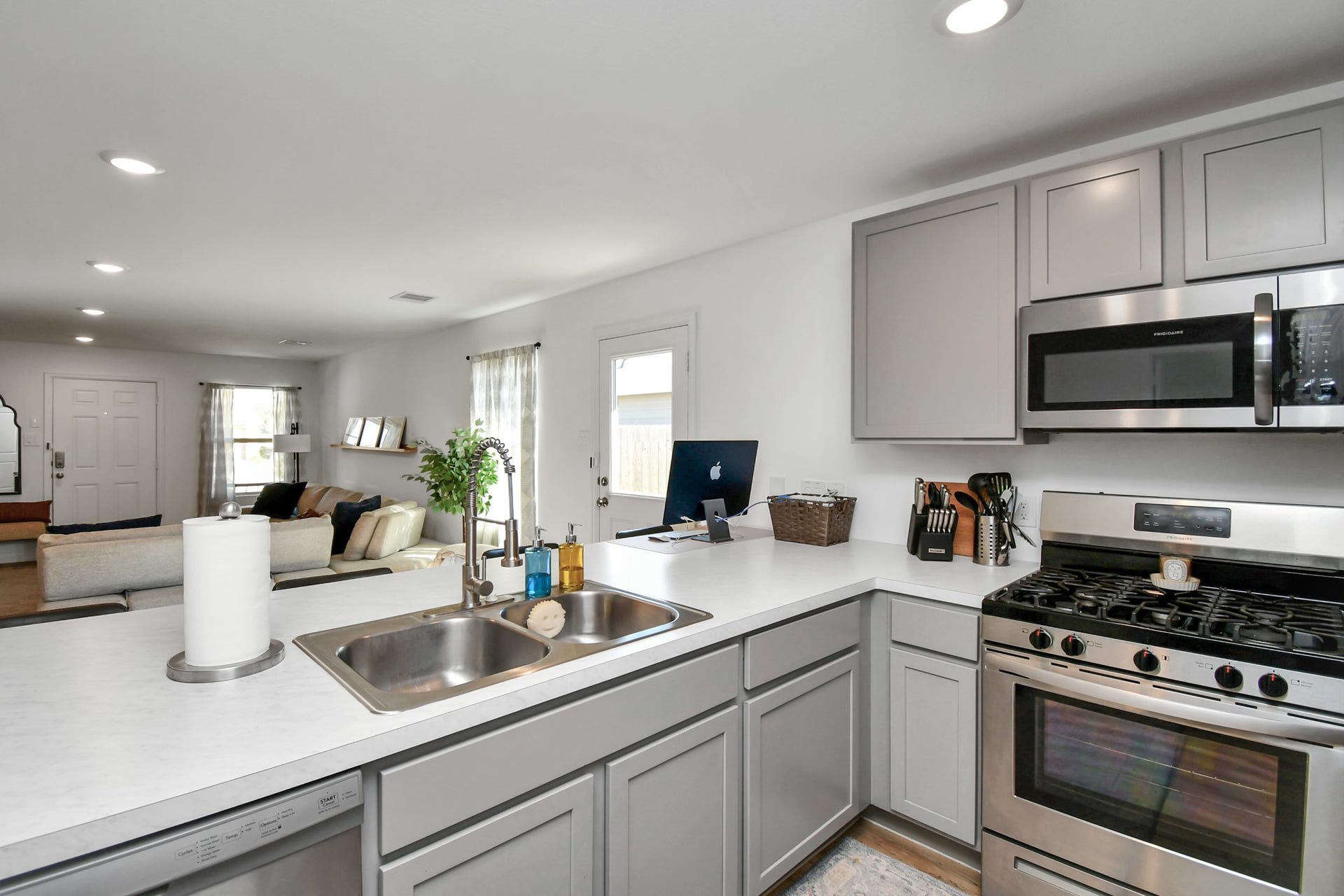 932 Gentle Moss Drive, Magnolia, TX 77354 932 Gentle Moss Drive, Magnolia, TX 77354