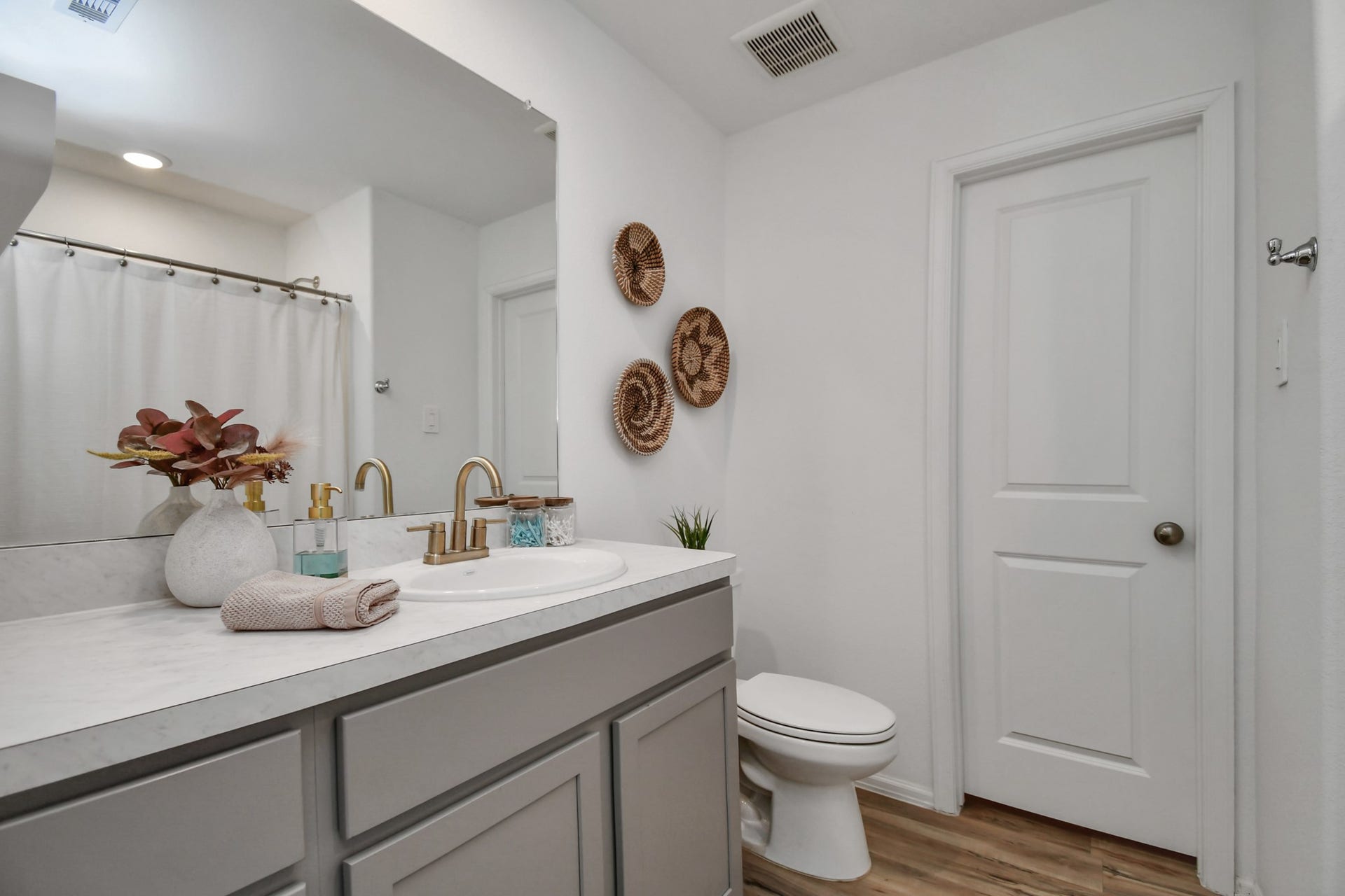 932 Gentle Moss Drive, Magnolia, TX 77354 Primary en suite with walk-in closet!