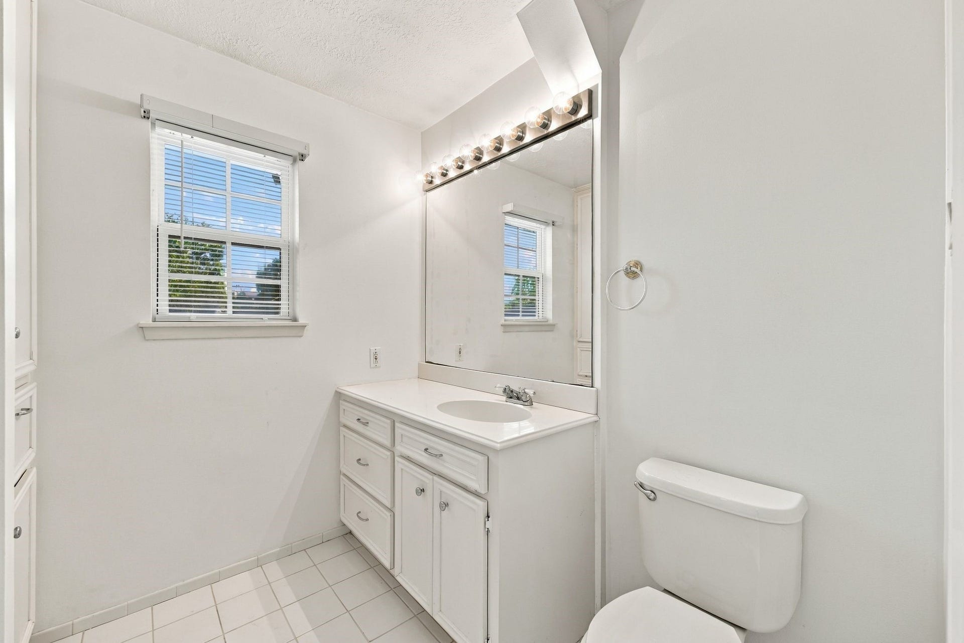 5125 Nina Lee Lane, Houston, TX 77092 Bright and spacious bedroom with plush carpeting, large windows for natural light, and a ceiling fan for comfort.