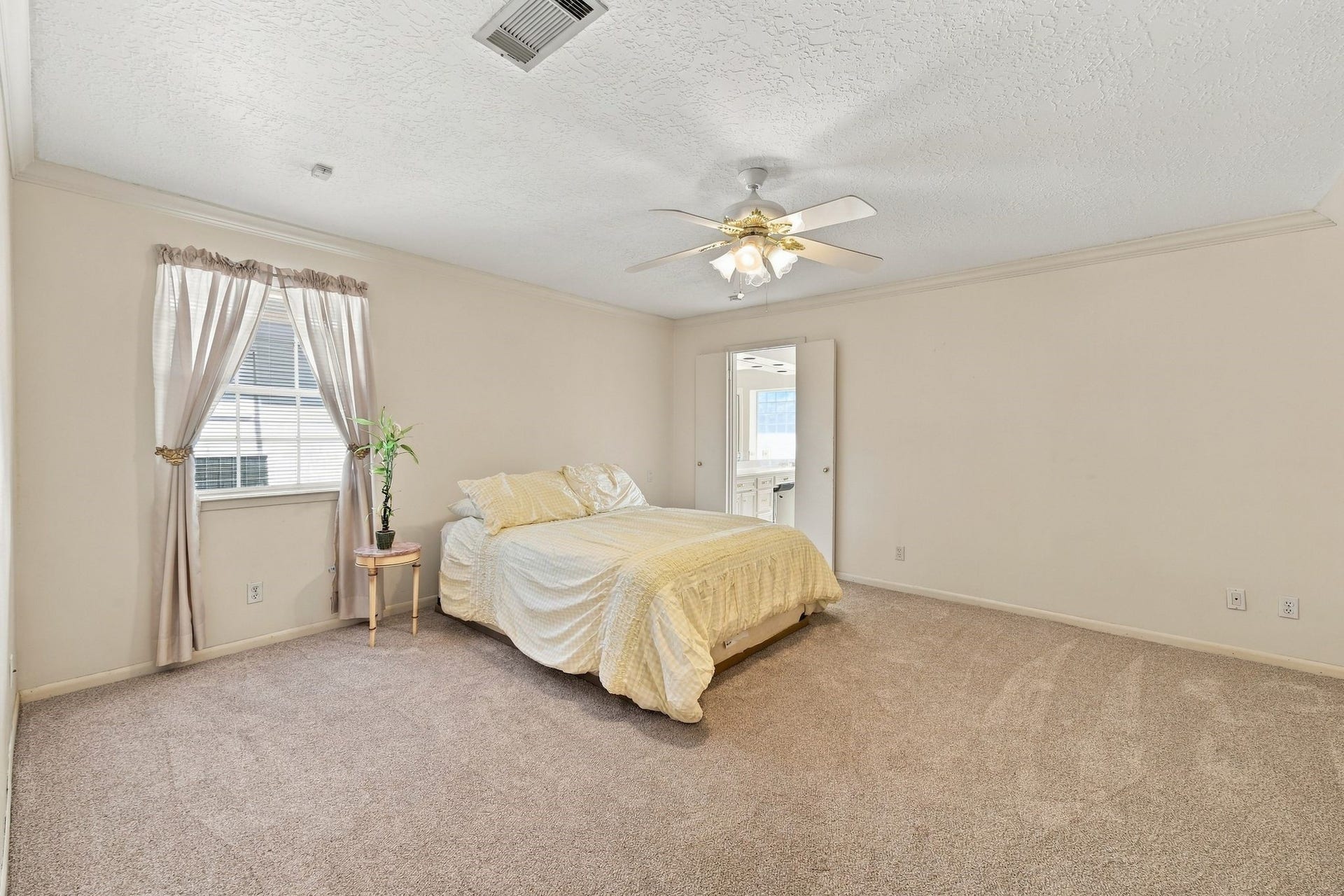 5125 Nina Lee Lane, Houston, TX 77092 Serene bedroom with plush carpeting, abundant natural light, and a ceiling fan for ultimate comfort.