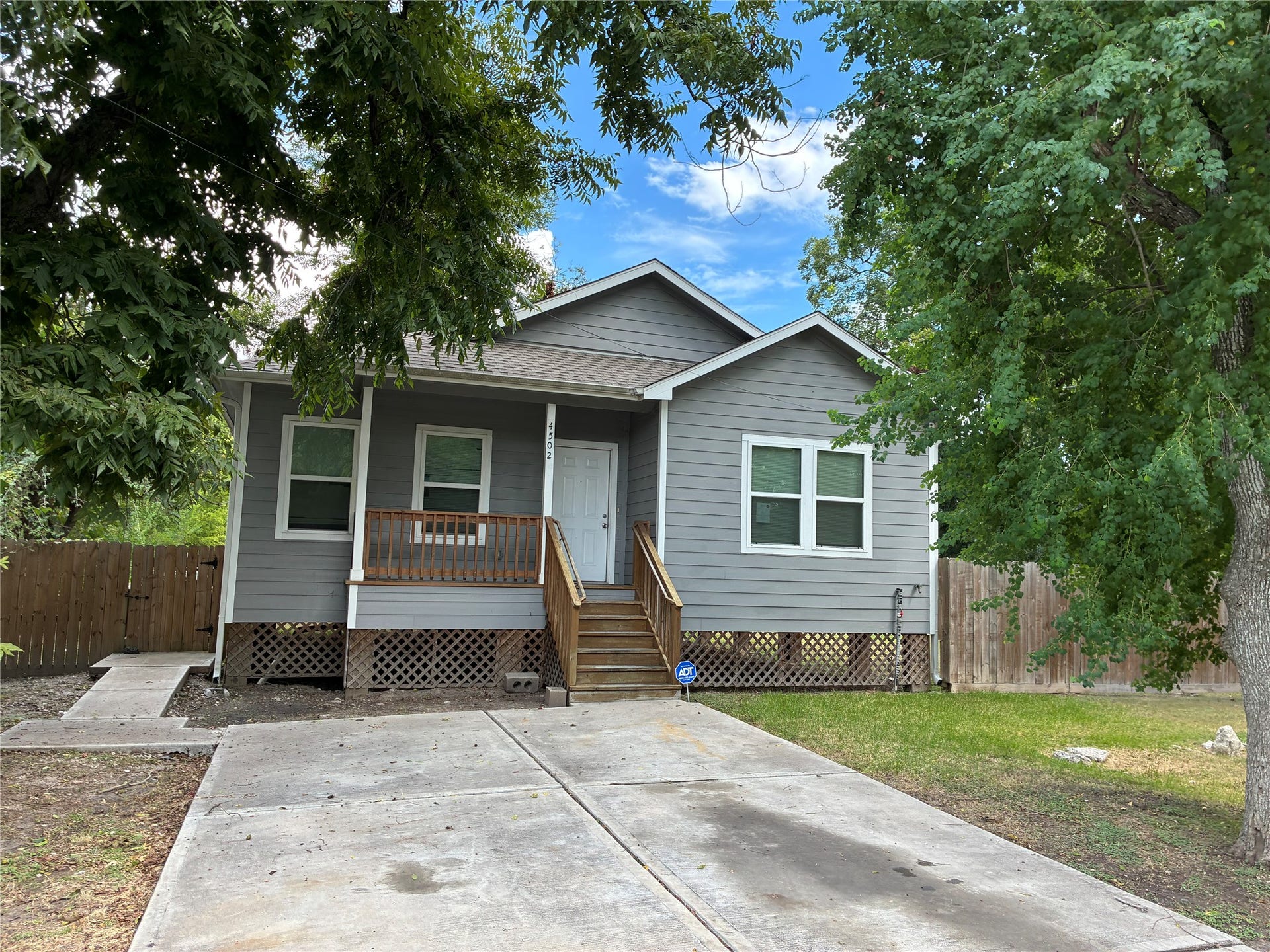 Wide Driveway/ Good Curb Appeal