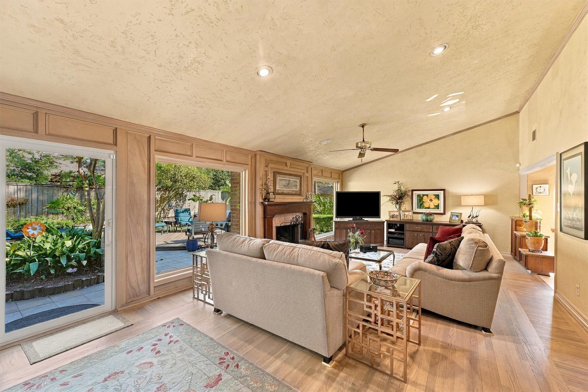 11802 Stillwater Drive, Houston, TX 77070 11802 Stillwater Drive, Houston, TX 77070
