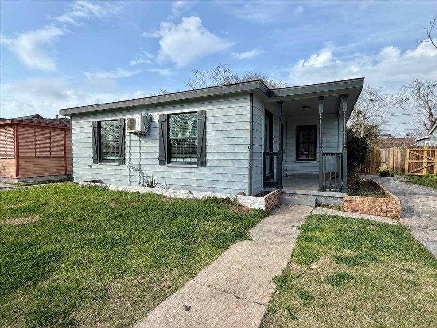 Property photo for 1214 W 5th Street, Freeport, TX