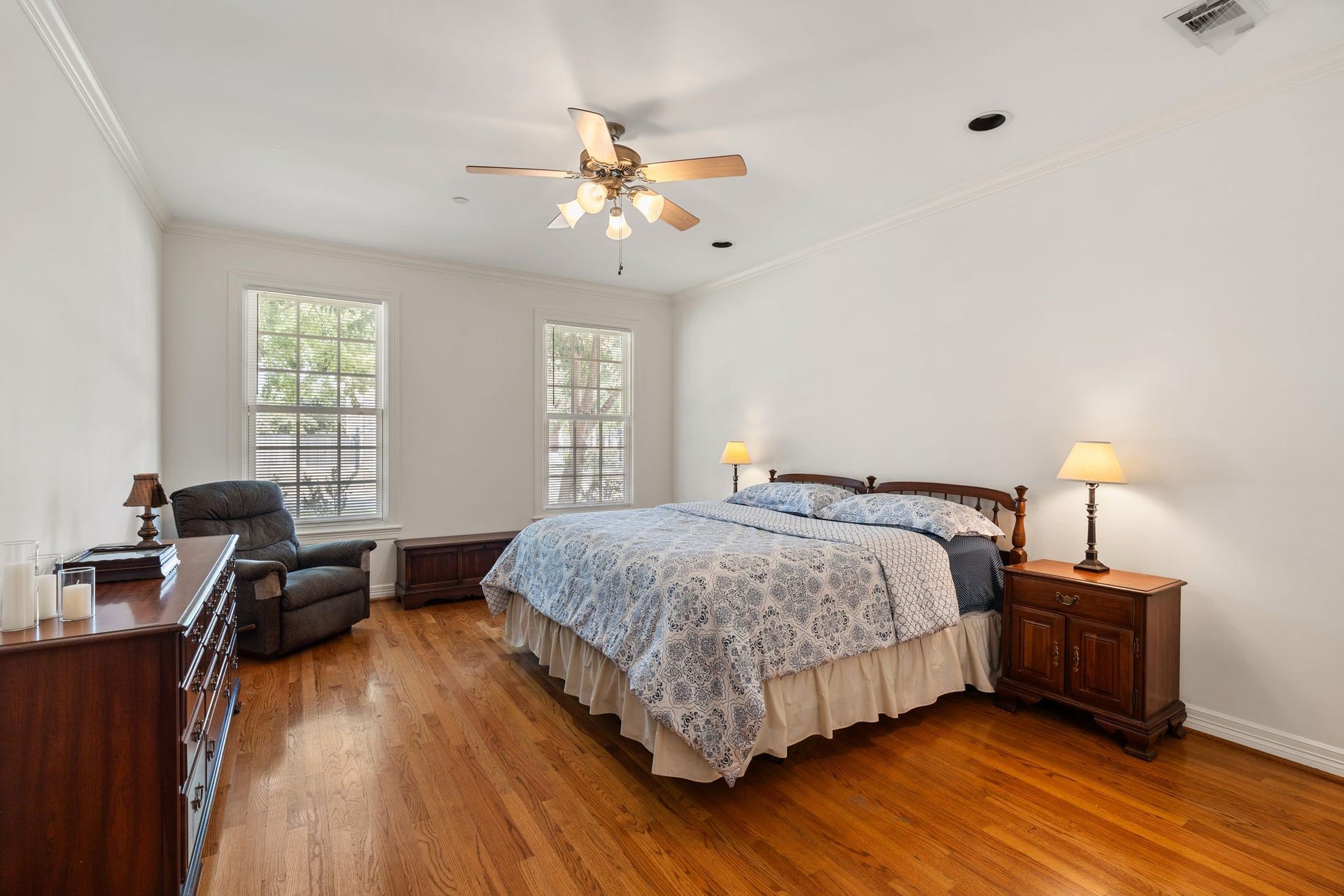 5321 Pocahontas Street, Bellaire, TX 77401 5321 Pocahontas Street, Bellaire, TX 77401