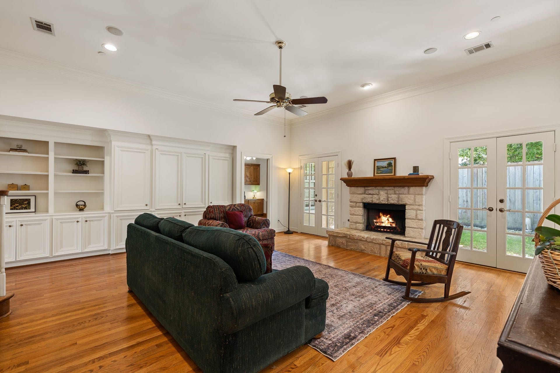 5321 Pocahontas Street, Bellaire, TX 77401 5321 Pocahontas Street, Bellaire, TX 77401