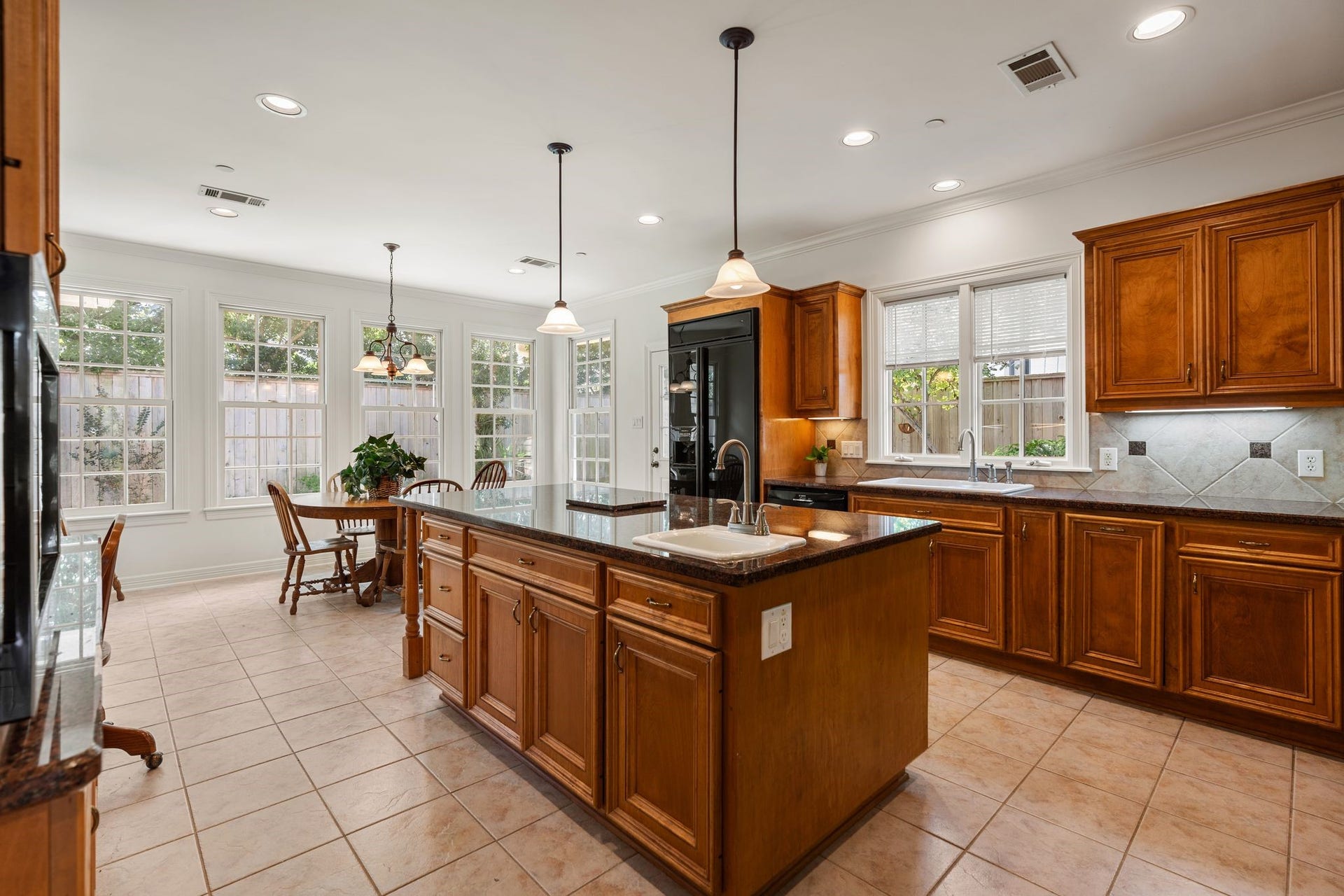 5321 Pocahontas Street, Bellaire, TX 77401 5321 Pocahontas Street, Bellaire, TX 77401