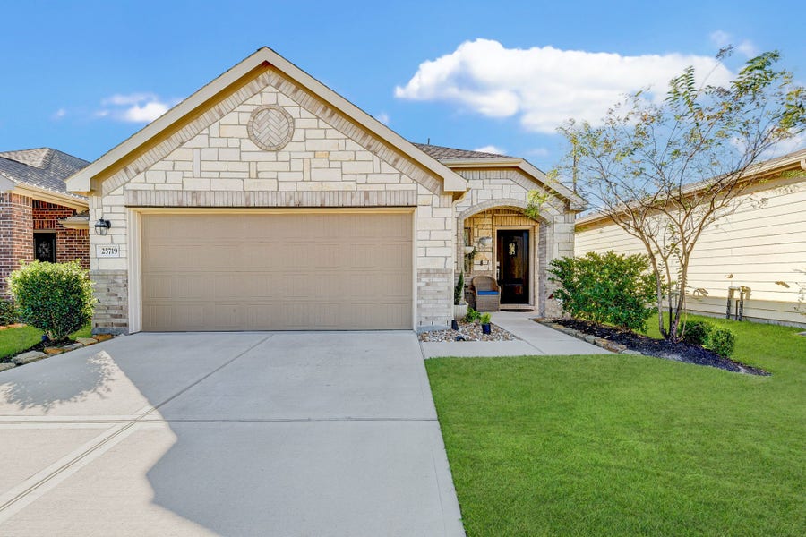 Property photo for 25719 Bottlebrush Sedge Street, Katy, TX