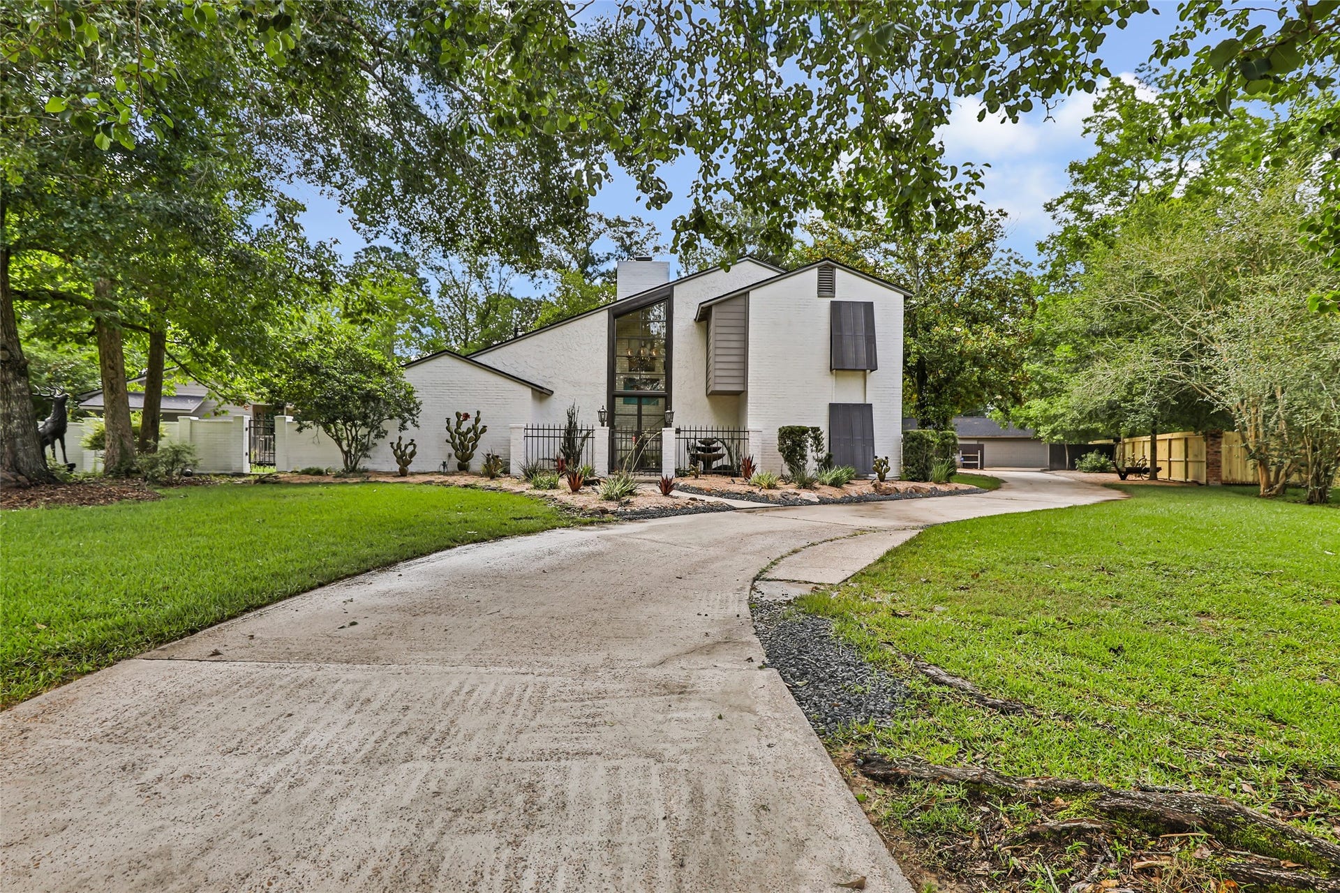 20 Little John Lane, Dayton, TX 77535 20 Little John Lane, Dayton, TX 77535