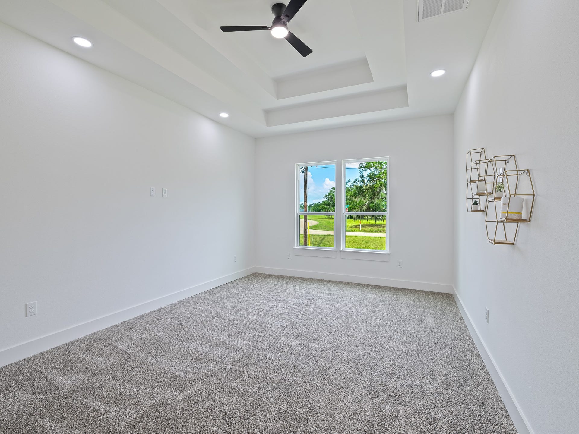 500 Campfire Trail, Angleton, TX 77515 Primary bedroom