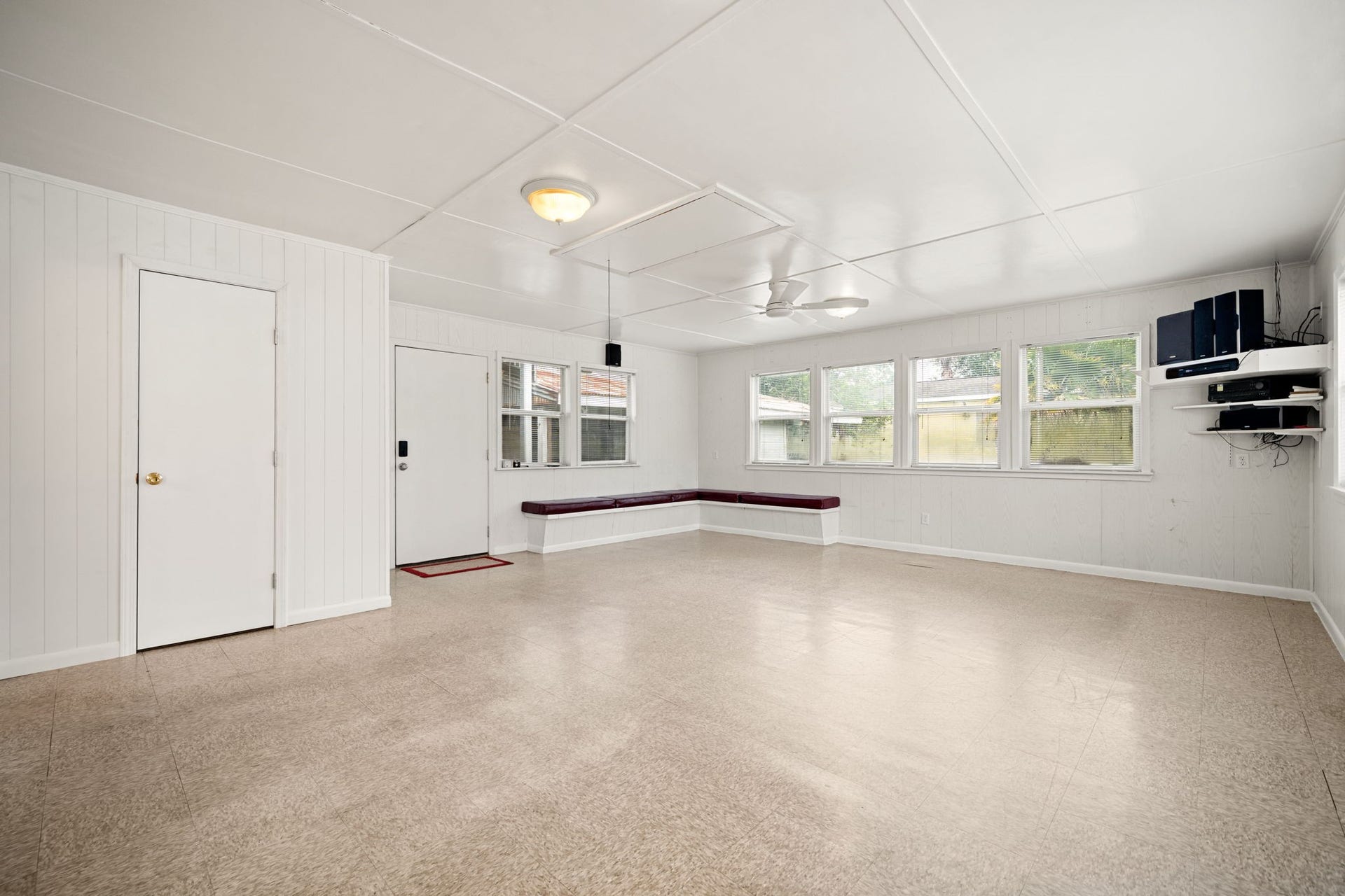221 11th Street, San Leon, TX 77539 221 11th Street, San Leon, TX 77539