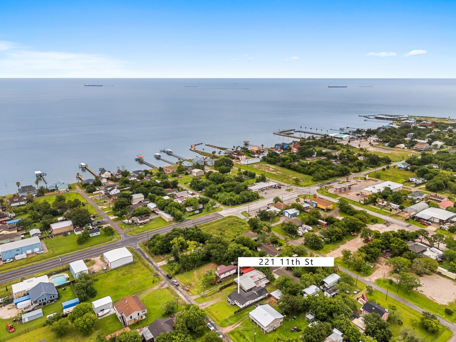 221 11th Street, San Leon, TX 77539 221 11th Street, San Leon, TX 77539