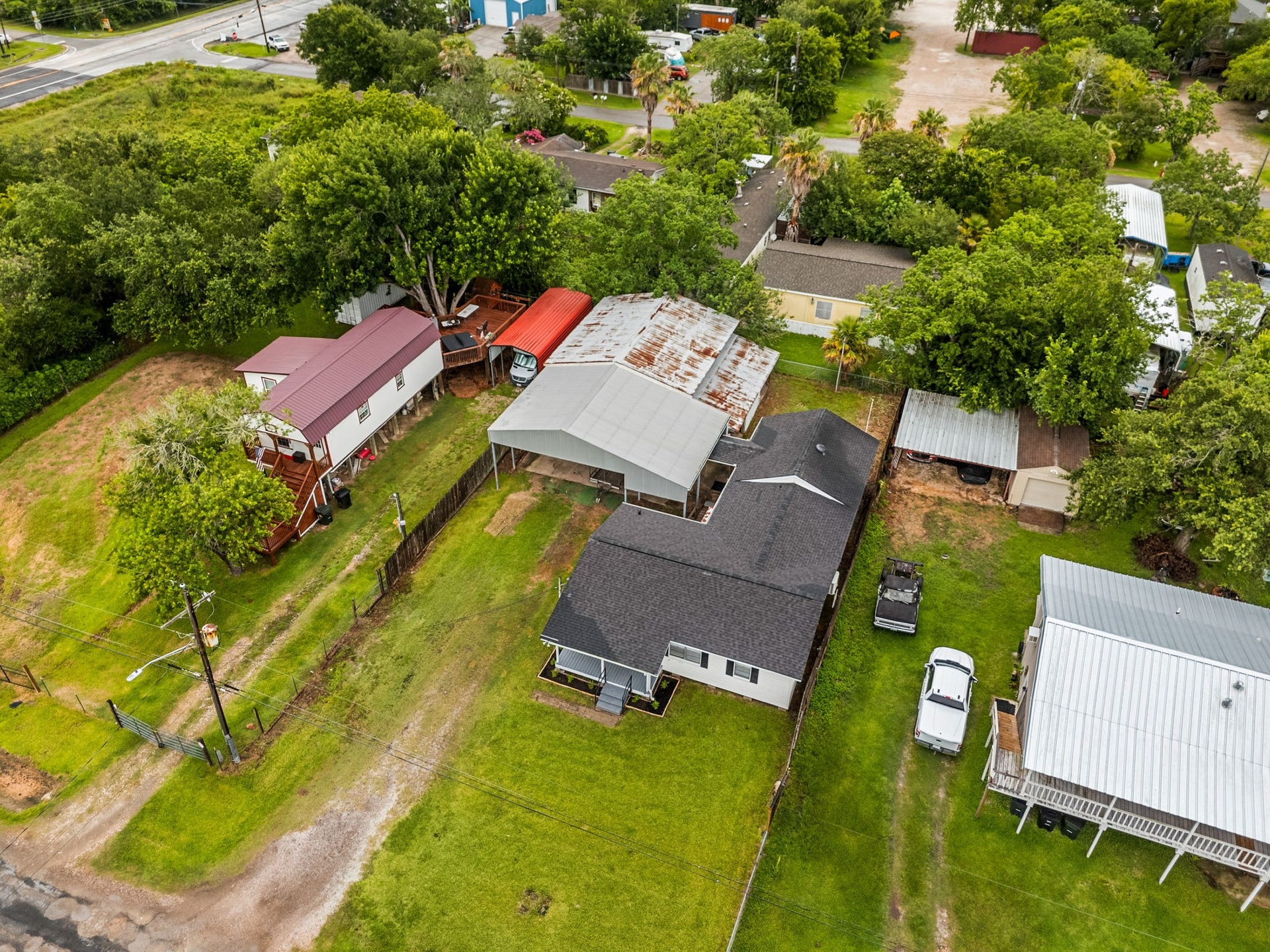 221 11th Street, San Leon, TX 77539 221 11th Street, San Leon, TX 77539