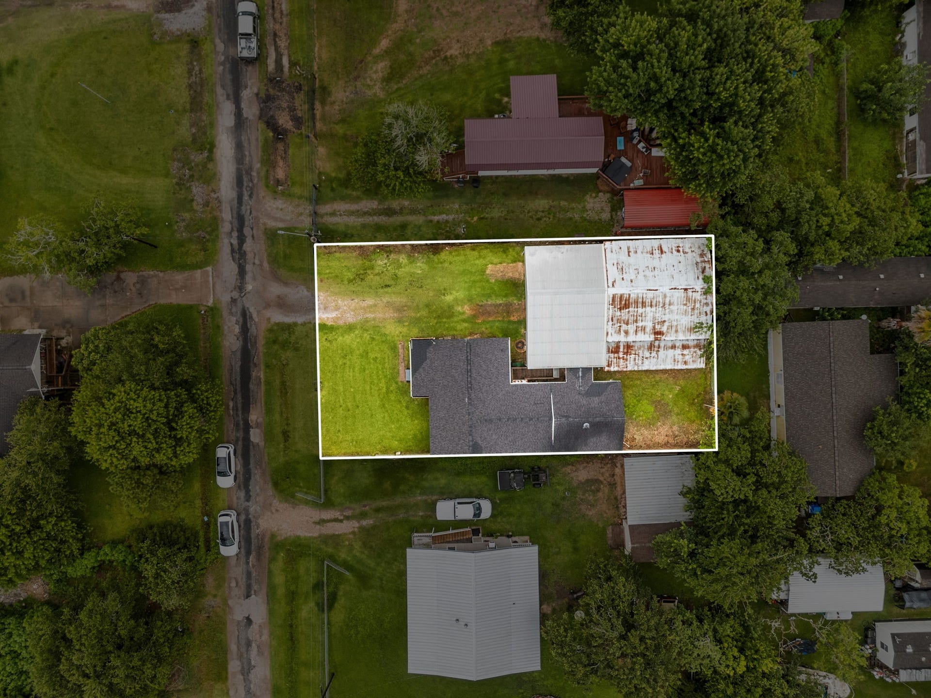 221 11th Street, San Leon, TX 77539 Home, 900 SF Shop, and 26x40 Covered Parking