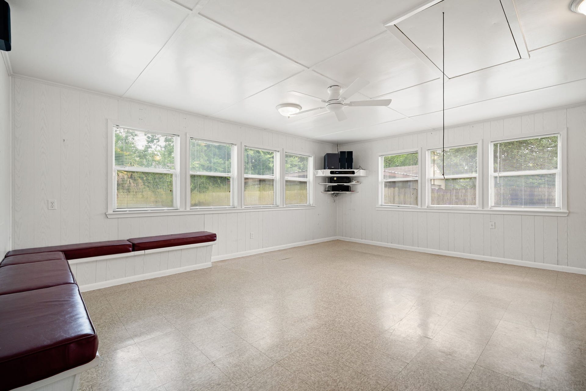 221 11th Street, San Leon, TX 77539 221 11th Street, San Leon, TX 77539