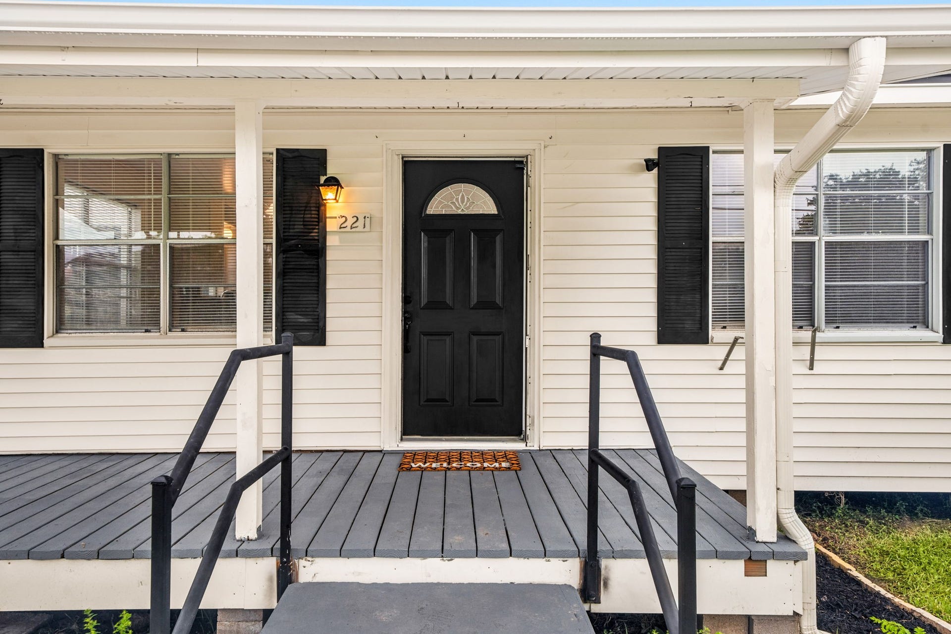 221 11th Street, San Leon, TX 77539 221 11th Street, San Leon, TX 77539