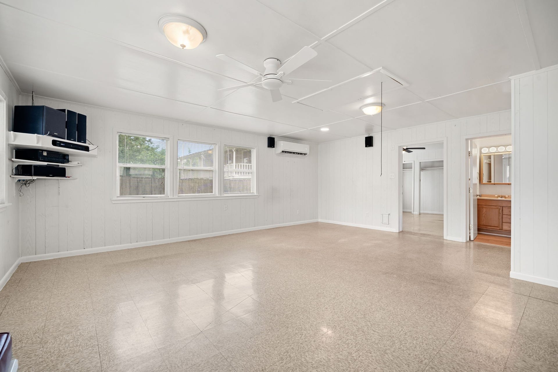 221 11th Street, San Leon, TX 77539 221 11th Street, San Leon, TX 77539