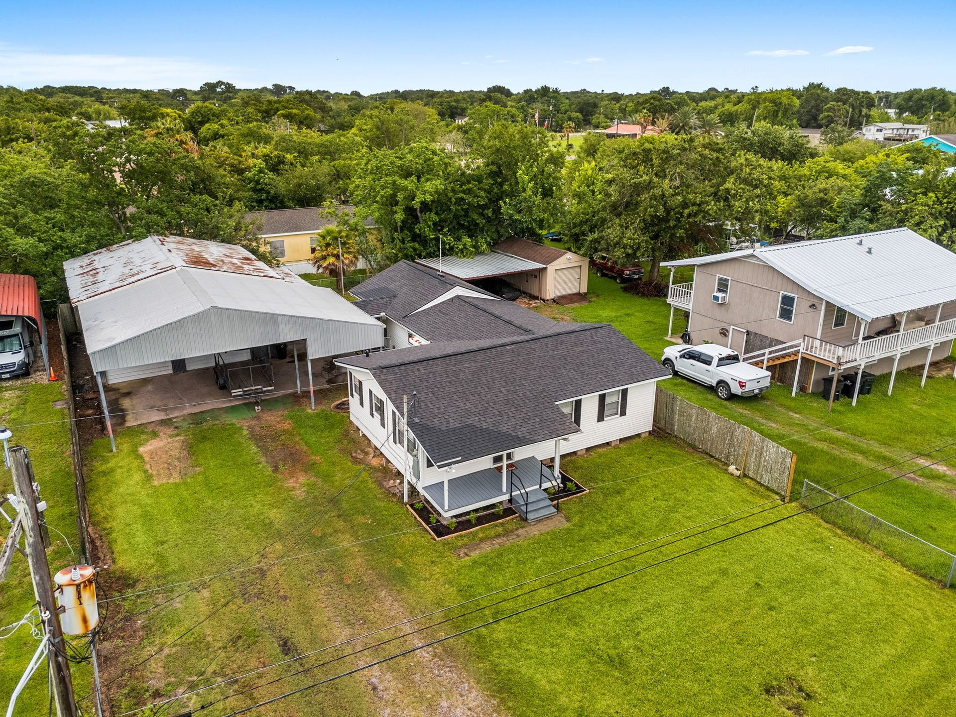 221 11th Street, San Leon, TX 77539 221 11th Street, San Leon, TX 77539