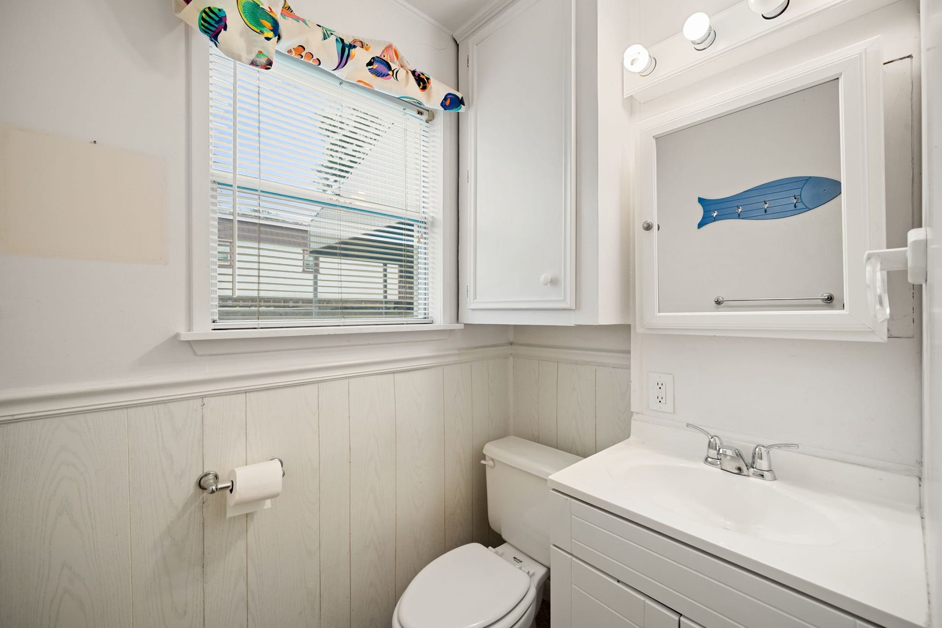 221 11th Street, San Leon, TX 77539 Bathroom 2