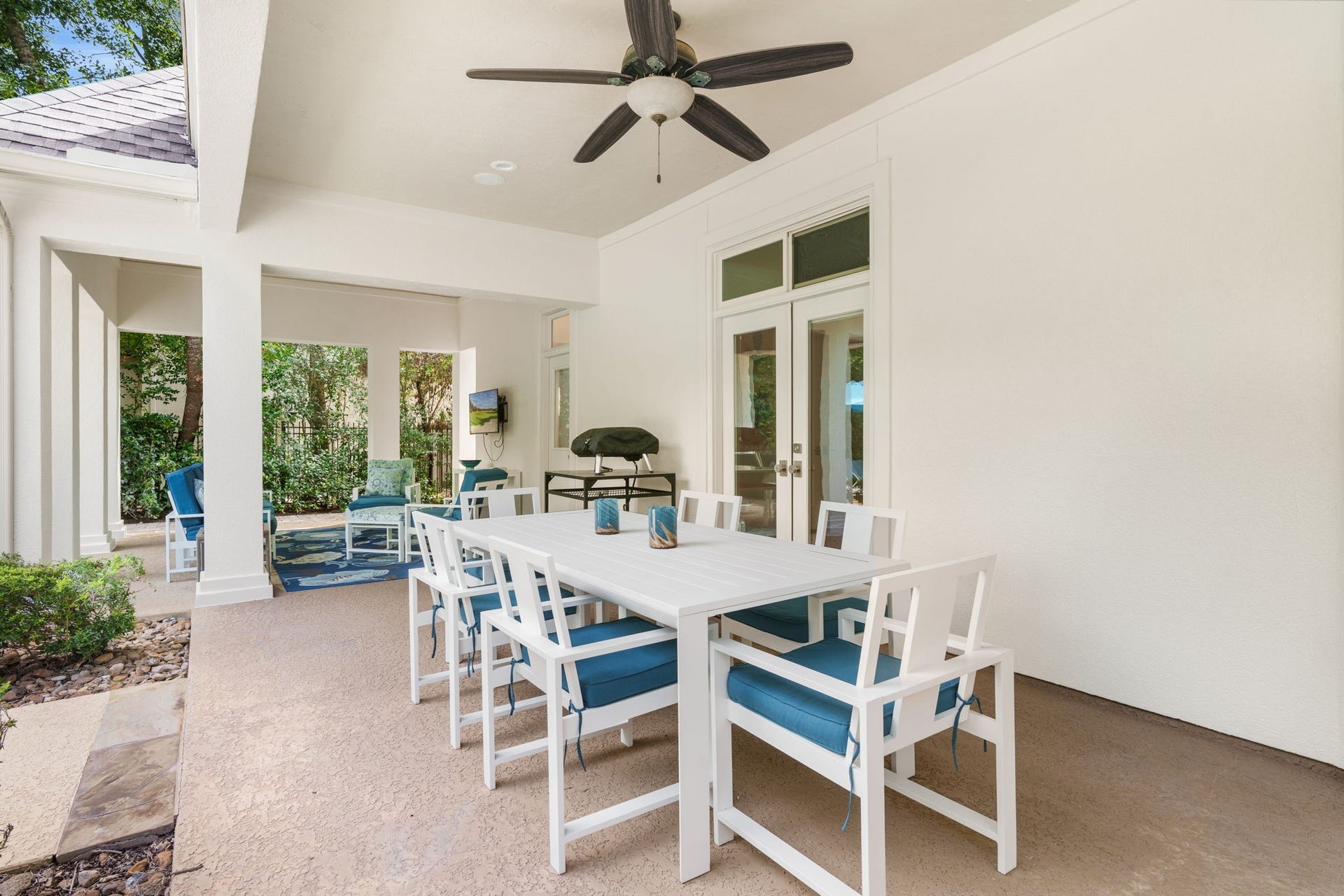 39 N Palmiera Circle, The Woodlands, TX 77382 Exterior has all been freshly power washed, windows washed and patio ceilings painted. (Ceiling fan has been updated since photo)