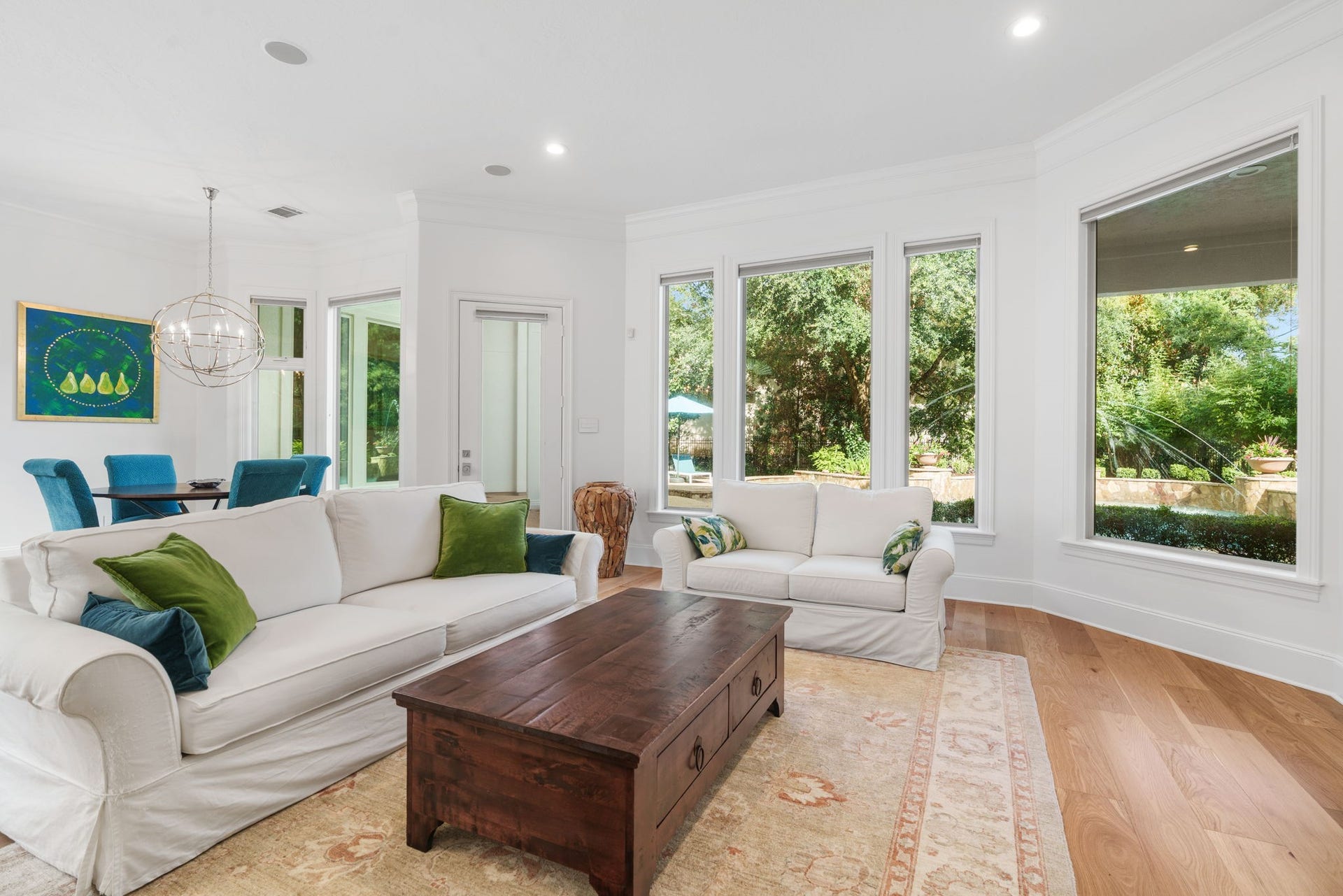39 N Palmiera Circle, The Woodlands, TX 77382 Plenty of wow-factor in the family room! Wall to wall windows beautifully frame the lush outdoors.