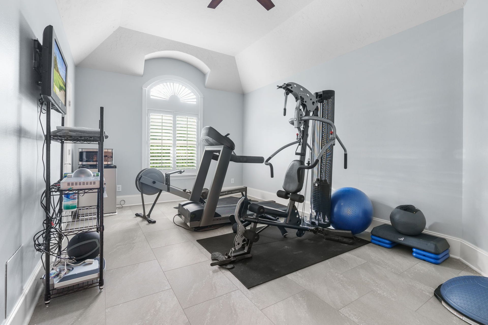 39 N Palmiera Circle, The Woodlands, TX 77382 Bedroom 2: currently doubles as a home gym.