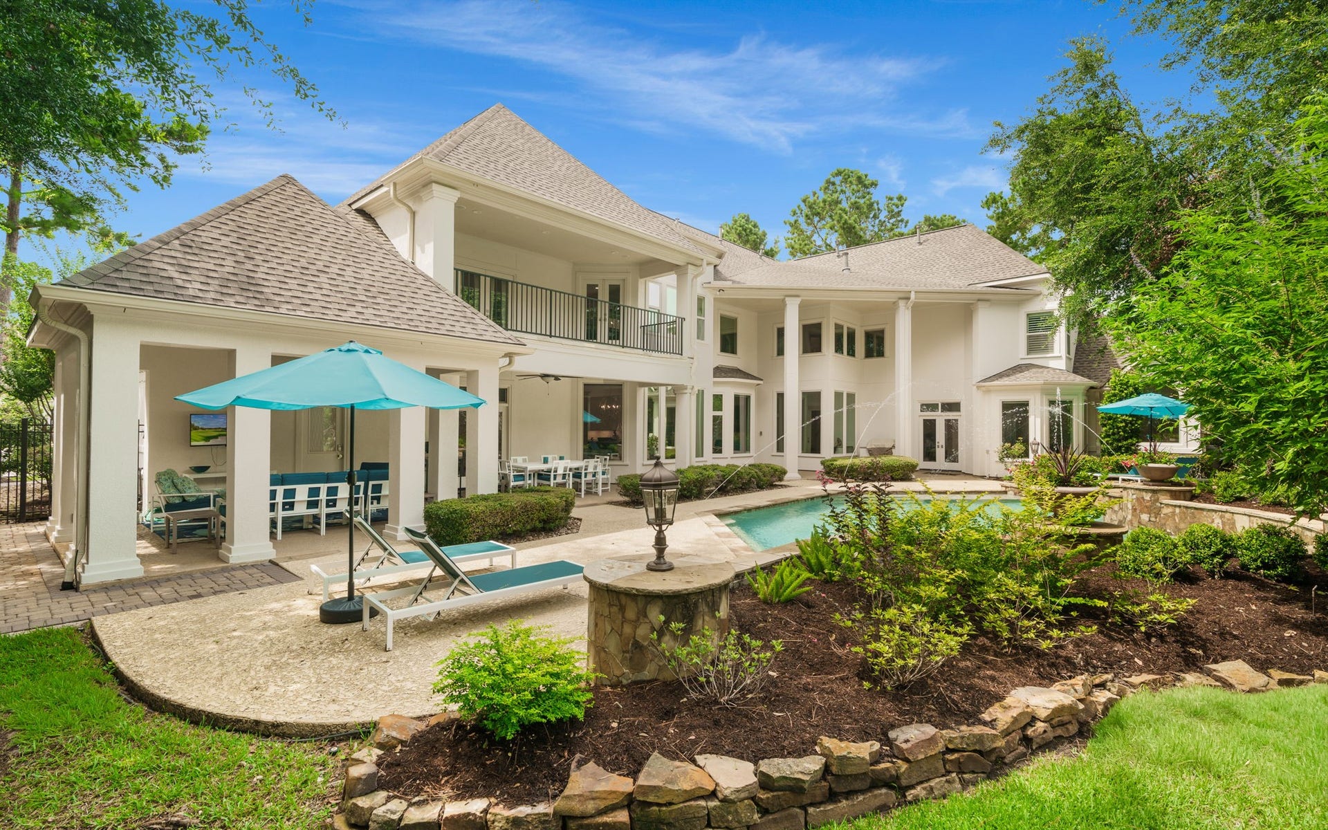 39 N Palmiera Circle, The Woodlands, TX 77382 Beautifully landscaped and private backyard.