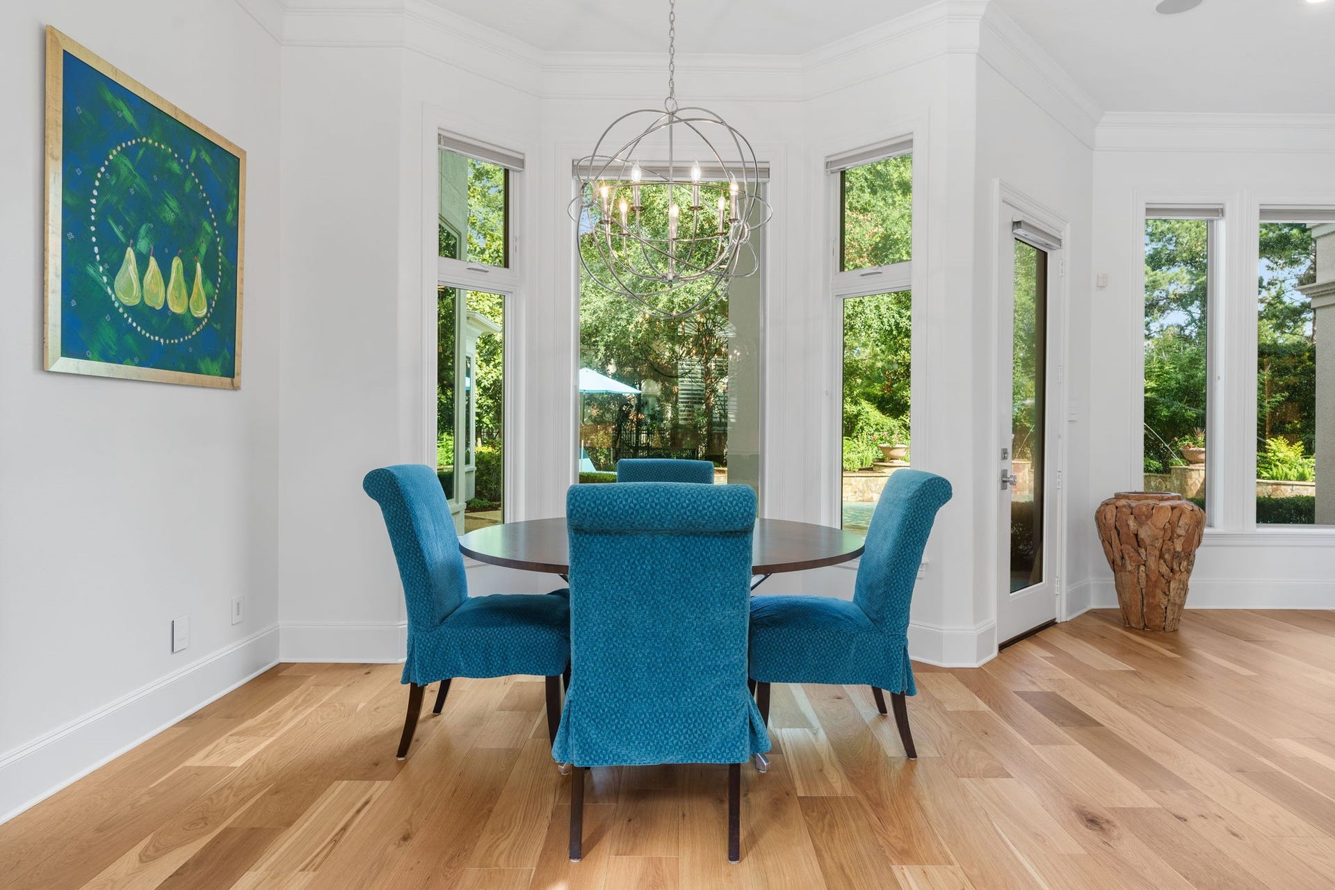 39 N Palmiera Circle, The Woodlands, TX 77382 Sun-filled breakfast nook overlooking the pool and gardens has Transom operable windows. When open, enjoy the sounds of the water features outdoors.