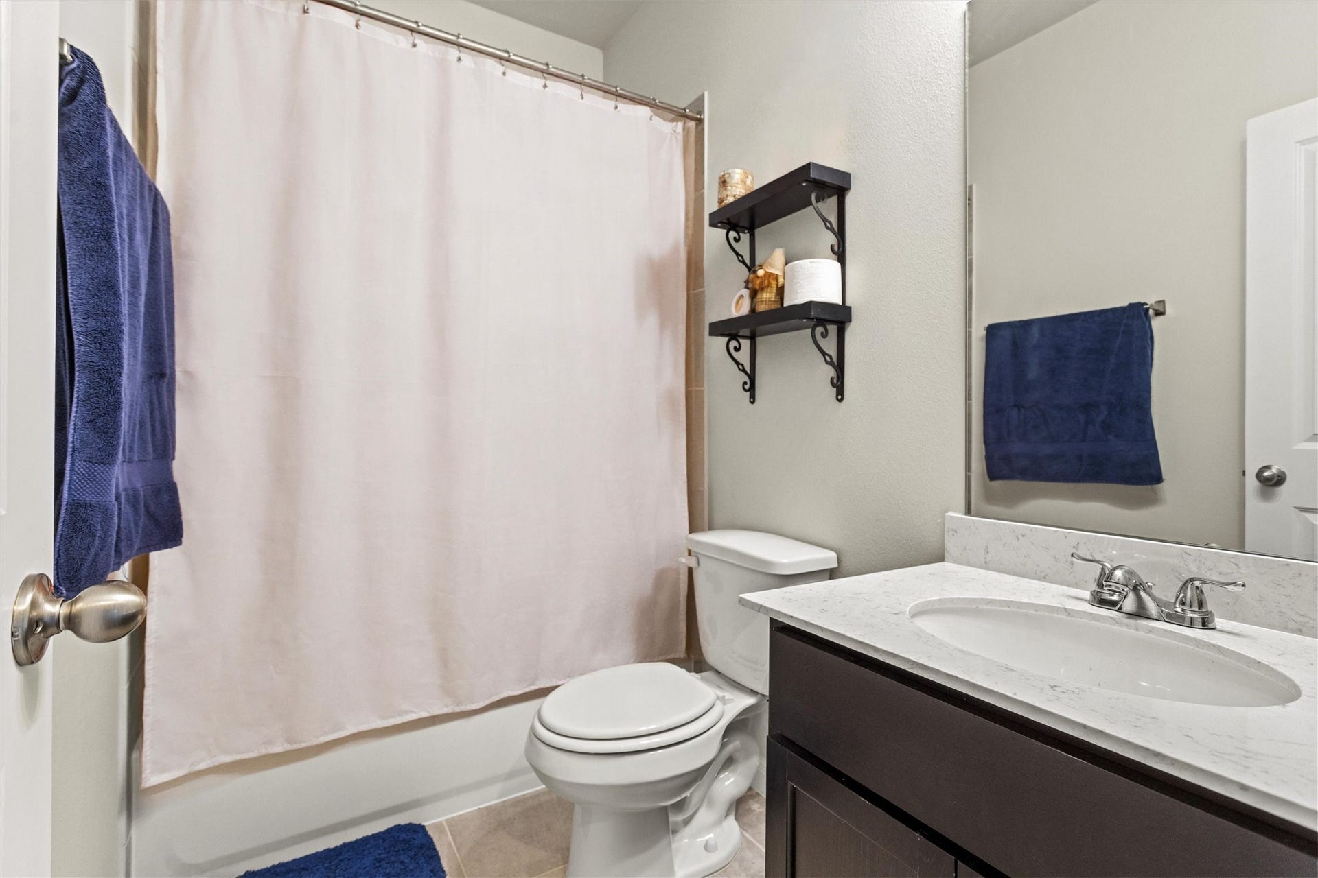 11731 Eclipse Drive, Willis, TX 77318 Secondary full bathroom.