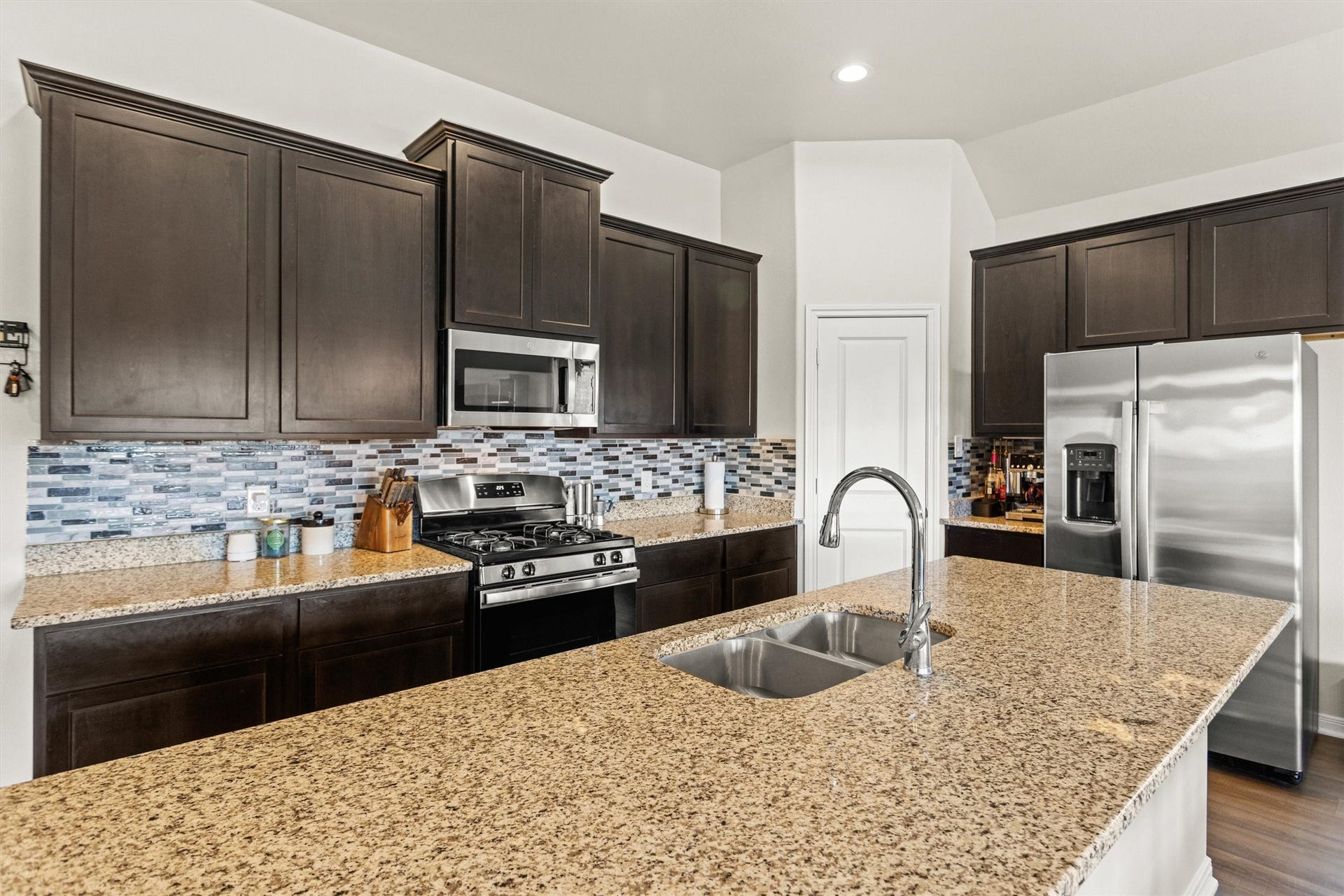 11731 Eclipse Drive, Willis, TX 77318 Stainless steel appliances.
