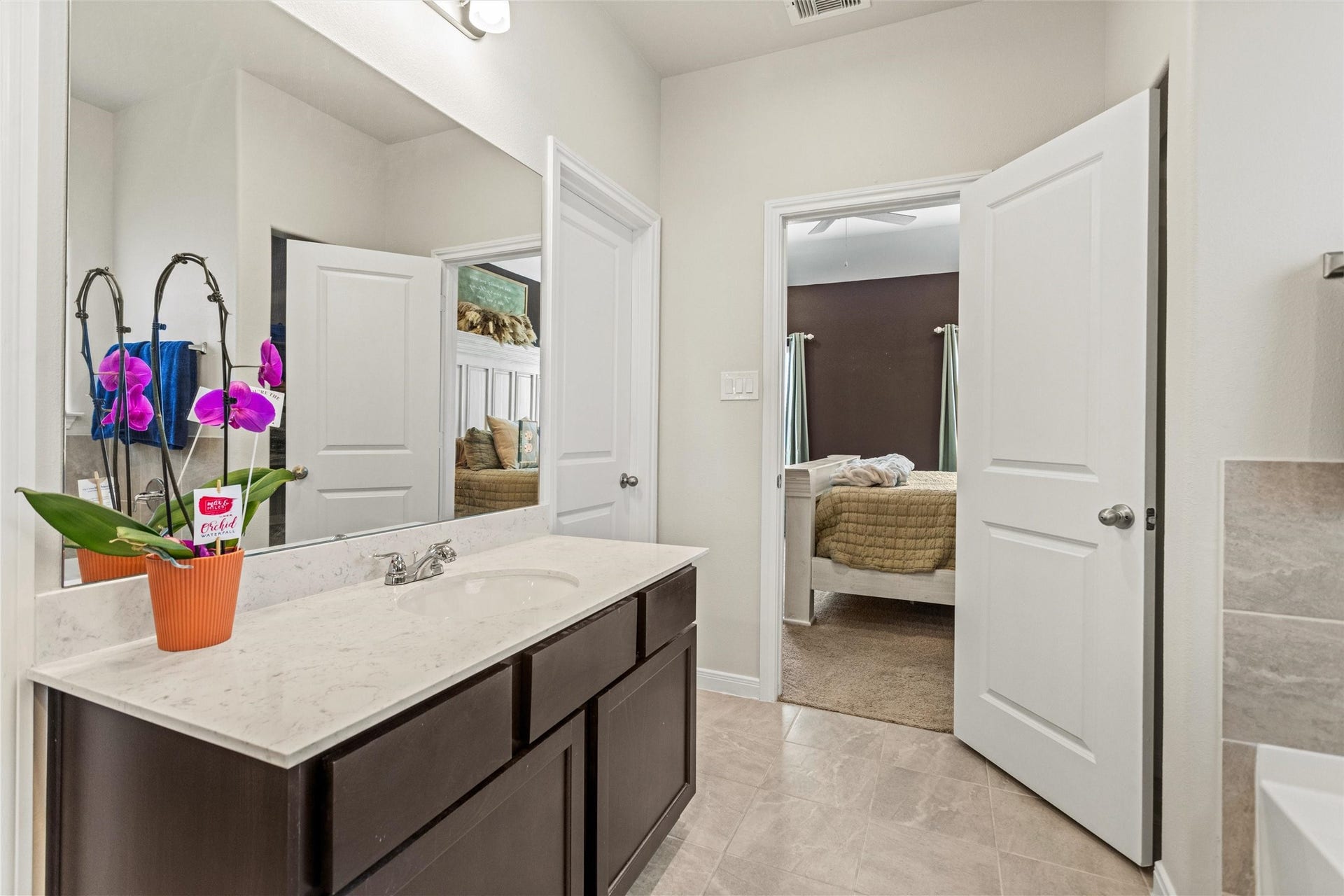 11731 Eclipse Drive, Willis, TX 77318 Primary en-suite bathroom.