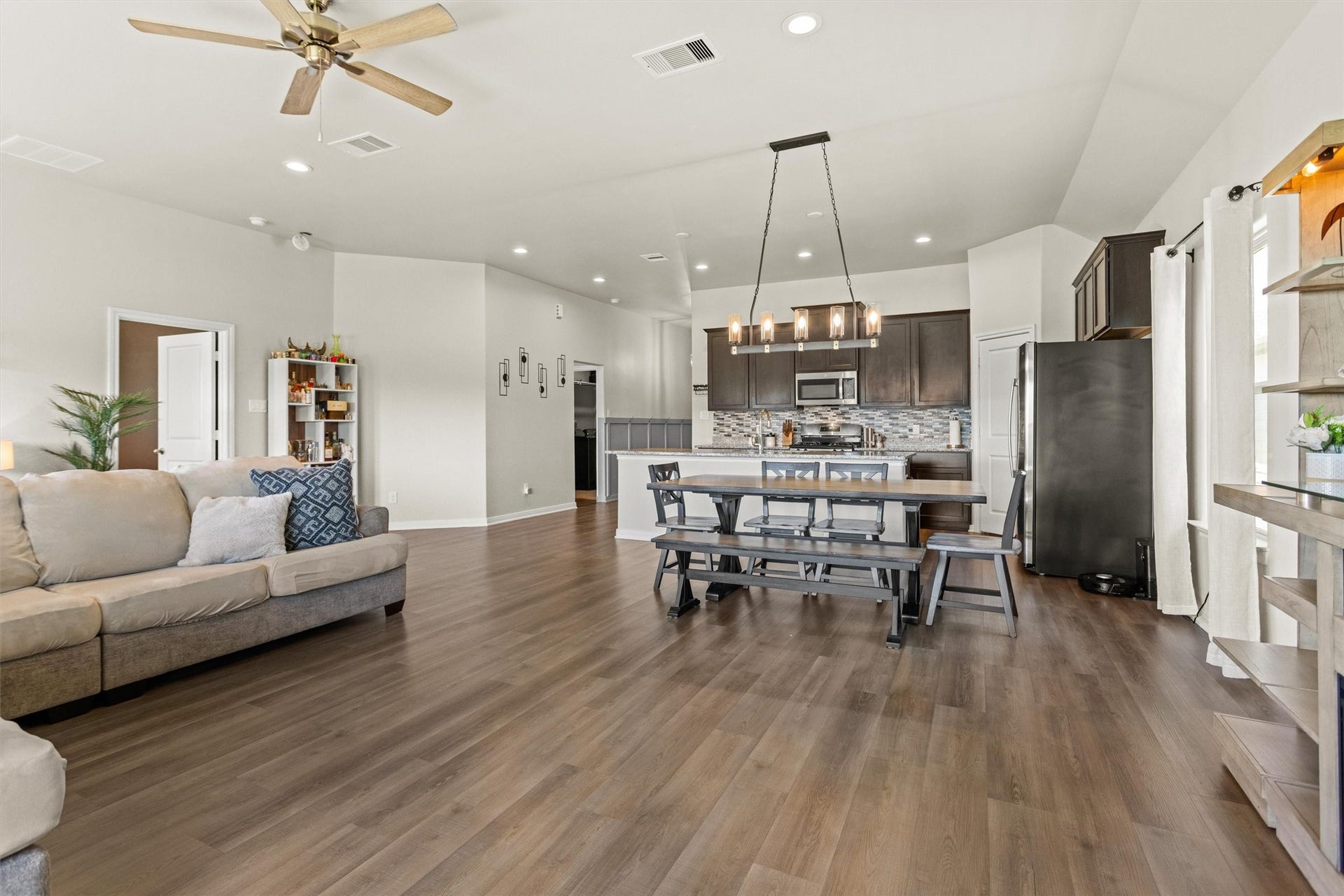 11731 Eclipse Drive, Willis, TX 77318 Open concept floor plan.