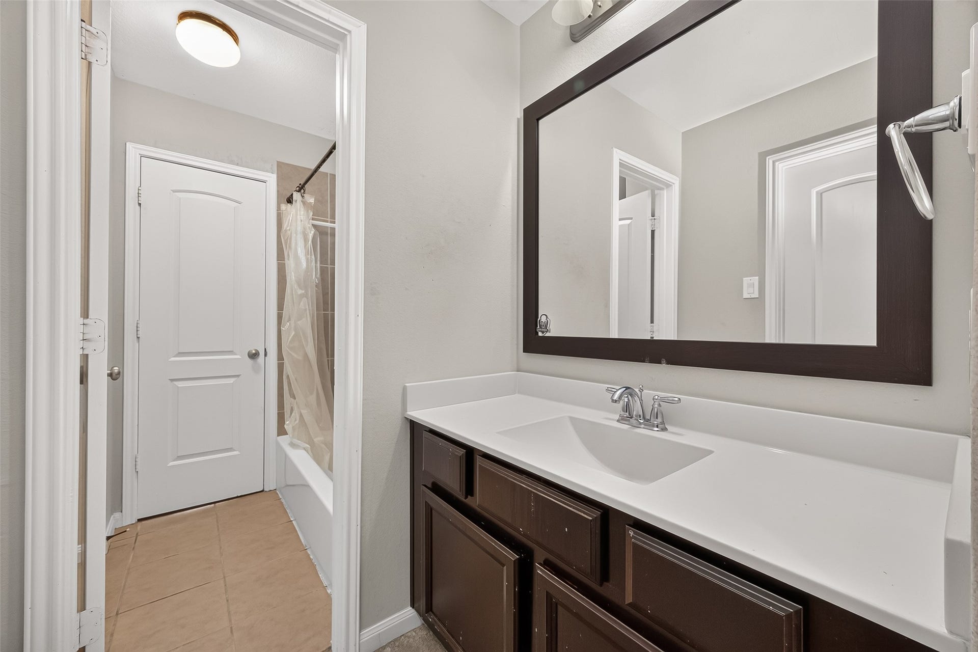 Secondary bathroom.