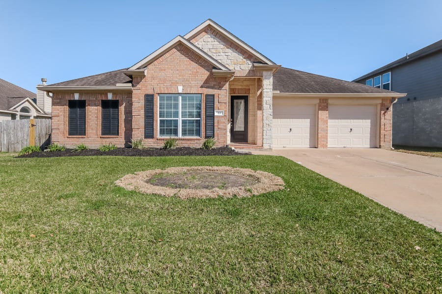 Property photo for 22 Atascadero Drive, Manvel, TX