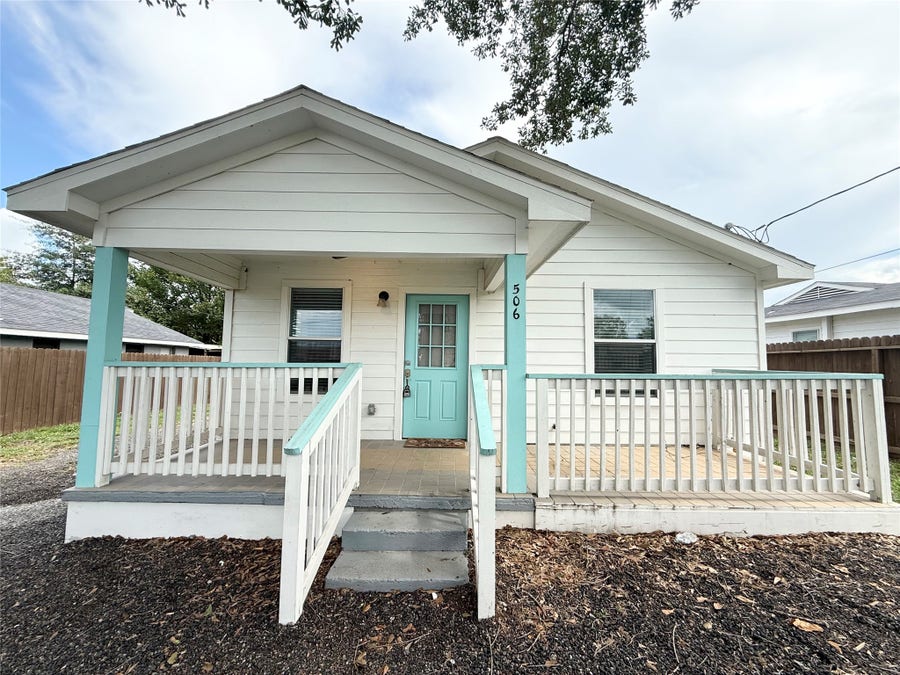 Property photo for 506 N Thomason Street, Willis, TX
