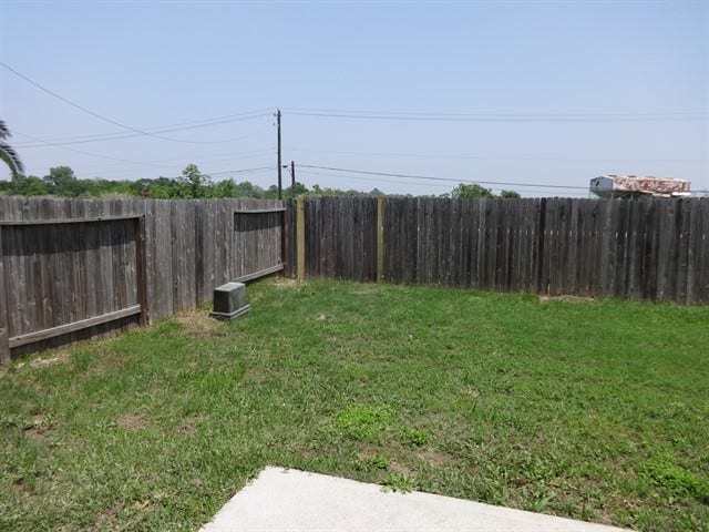 4907 Chase More Drive, Bacliff, TX 77518