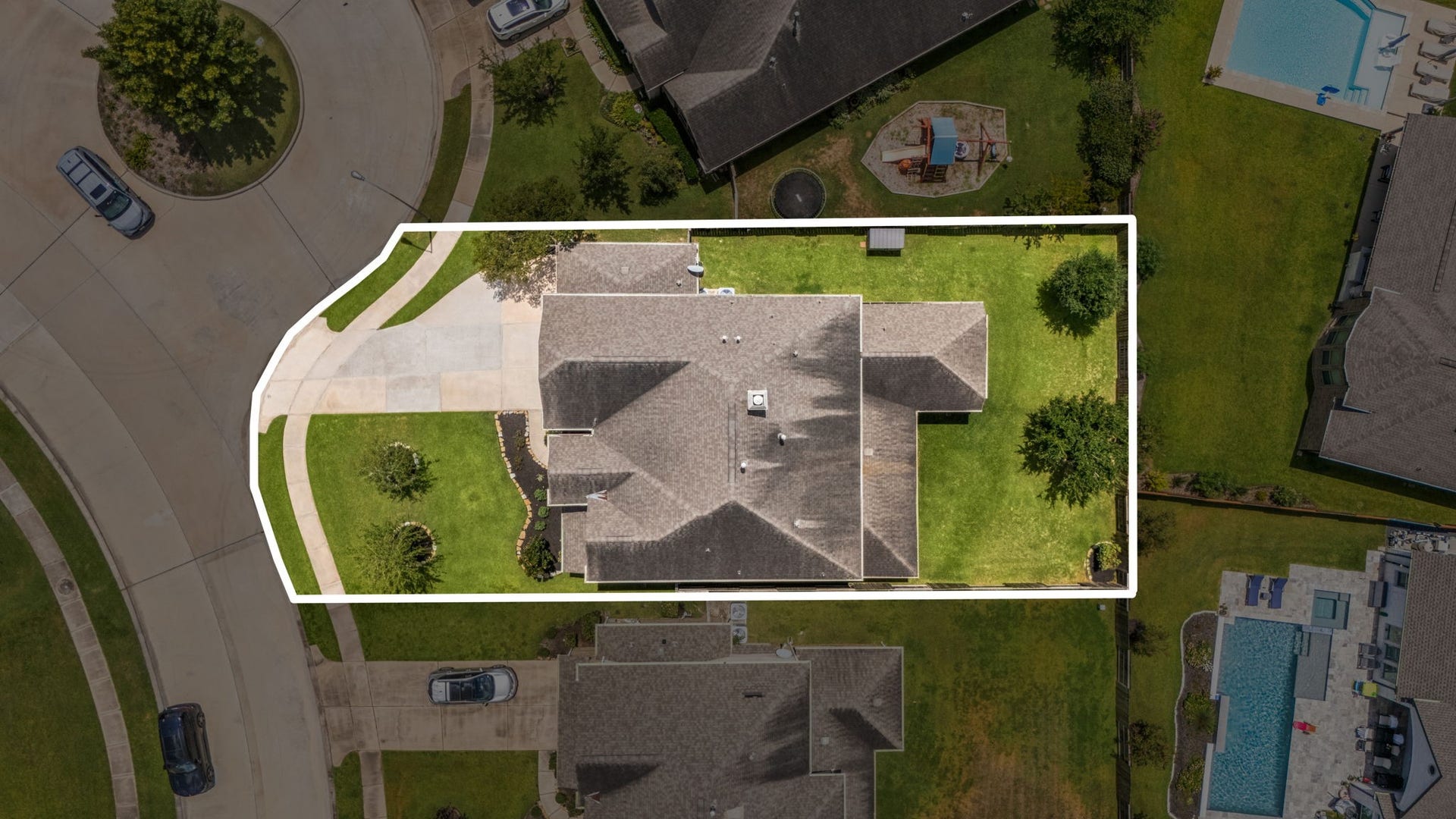 13522 Columbia Key Drive, Tomball, TX 77377 Outlined for reference, the 8,792 sq. ft. lot highlights the homes generous footprint and spacious setting within the neighborhood.