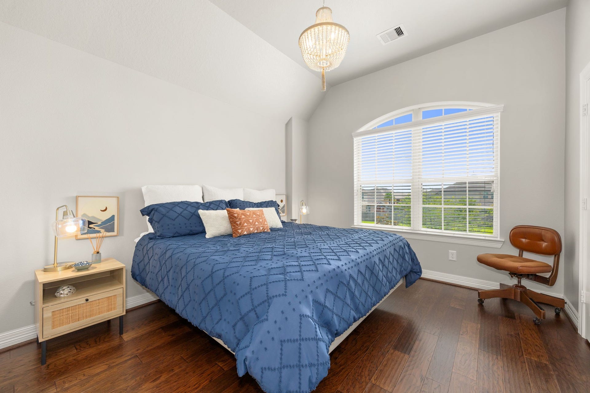 13522 Columbia Key Drive, Tomball, TX 77377 A comfortable secondary bedroom with no carpet, ceiling fan, and convenient access to a full bathroom.
