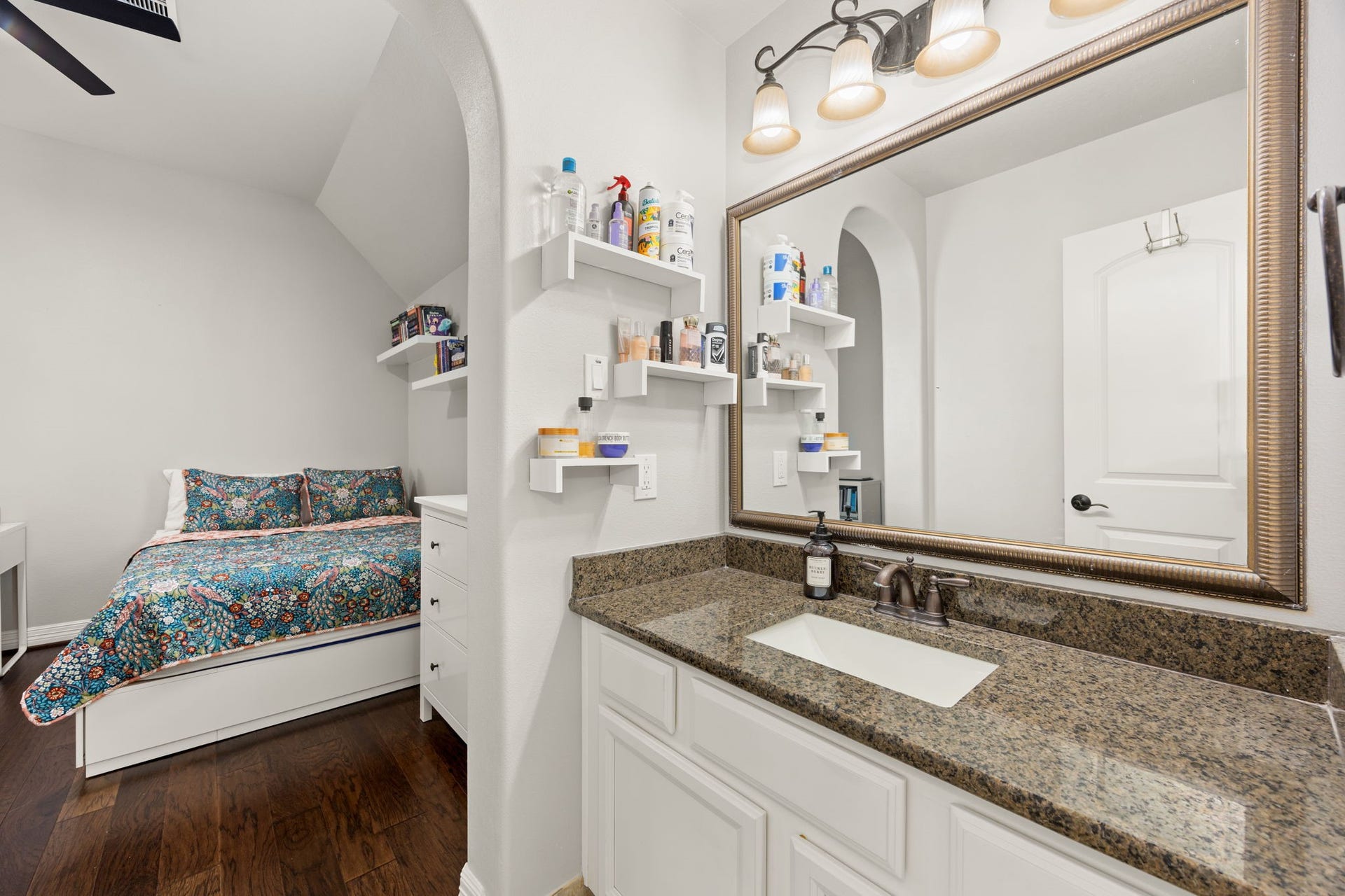 13522 Columbia Key Drive, Tomball, TX 77377 A clean and functional full bathroom designed to comfortably serve the adjoining guest bedroom.