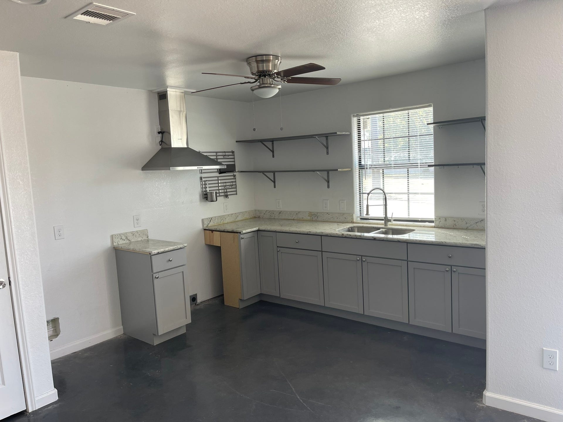 410 Sugar Haven Lane, #C, Kendleton, TX 77451 Spacious Kitchen