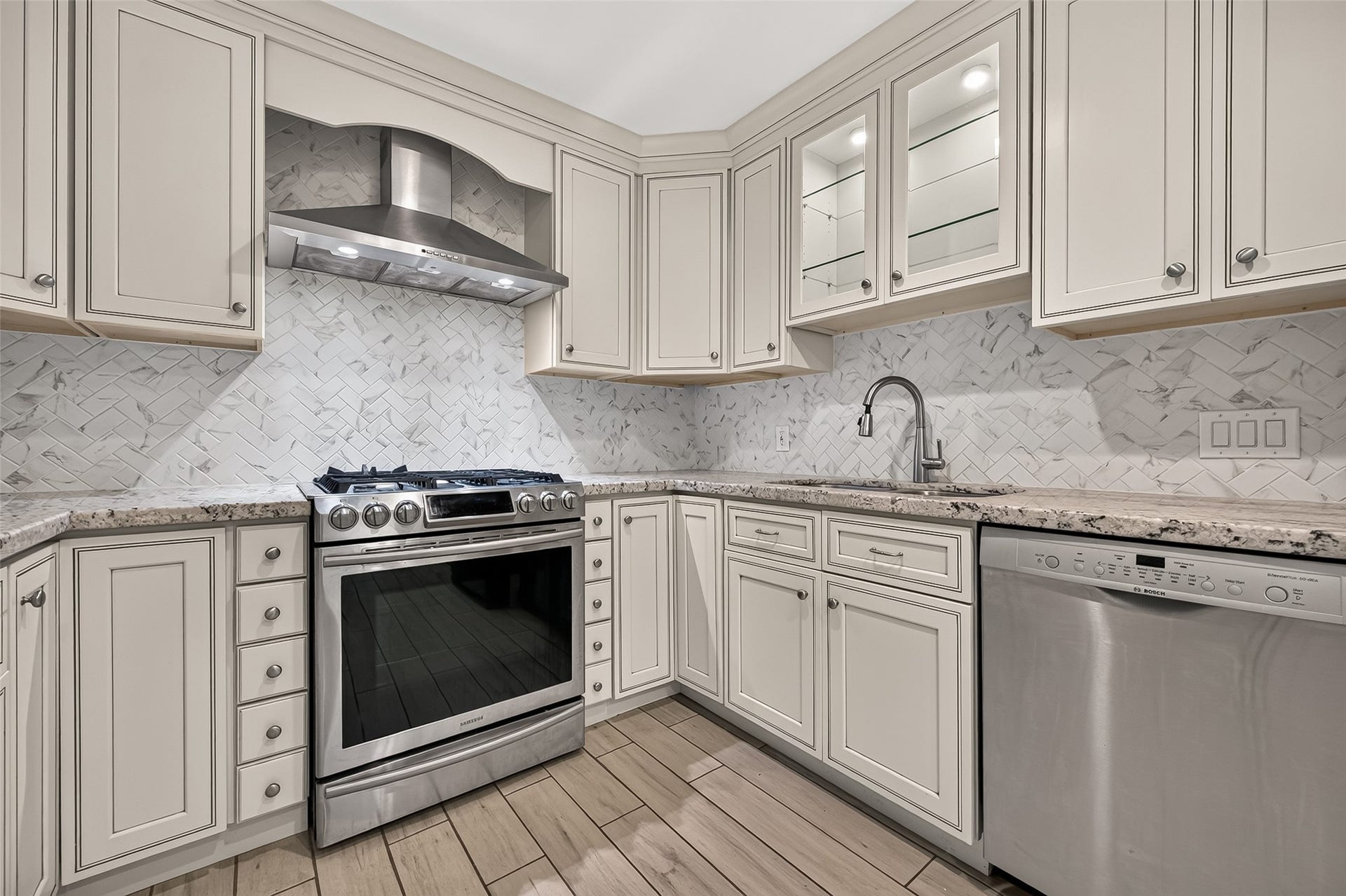 4513 Acacia, Bellaire, TX 77401 4513 Acacia, Bellaire, TX 77401