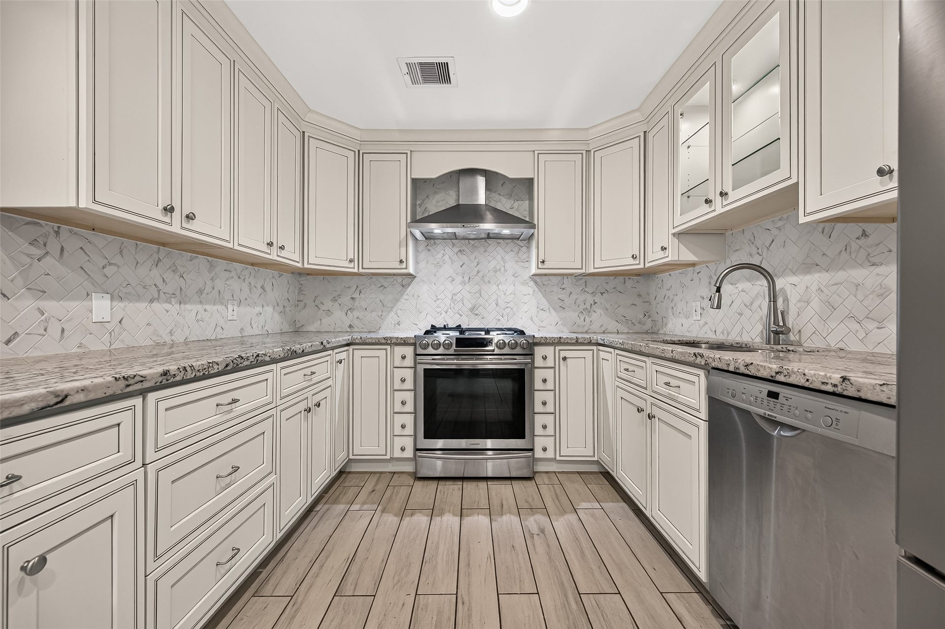 4513 Acacia, Bellaire, TX 77401 4513 Acacia, Bellaire, TX 77401